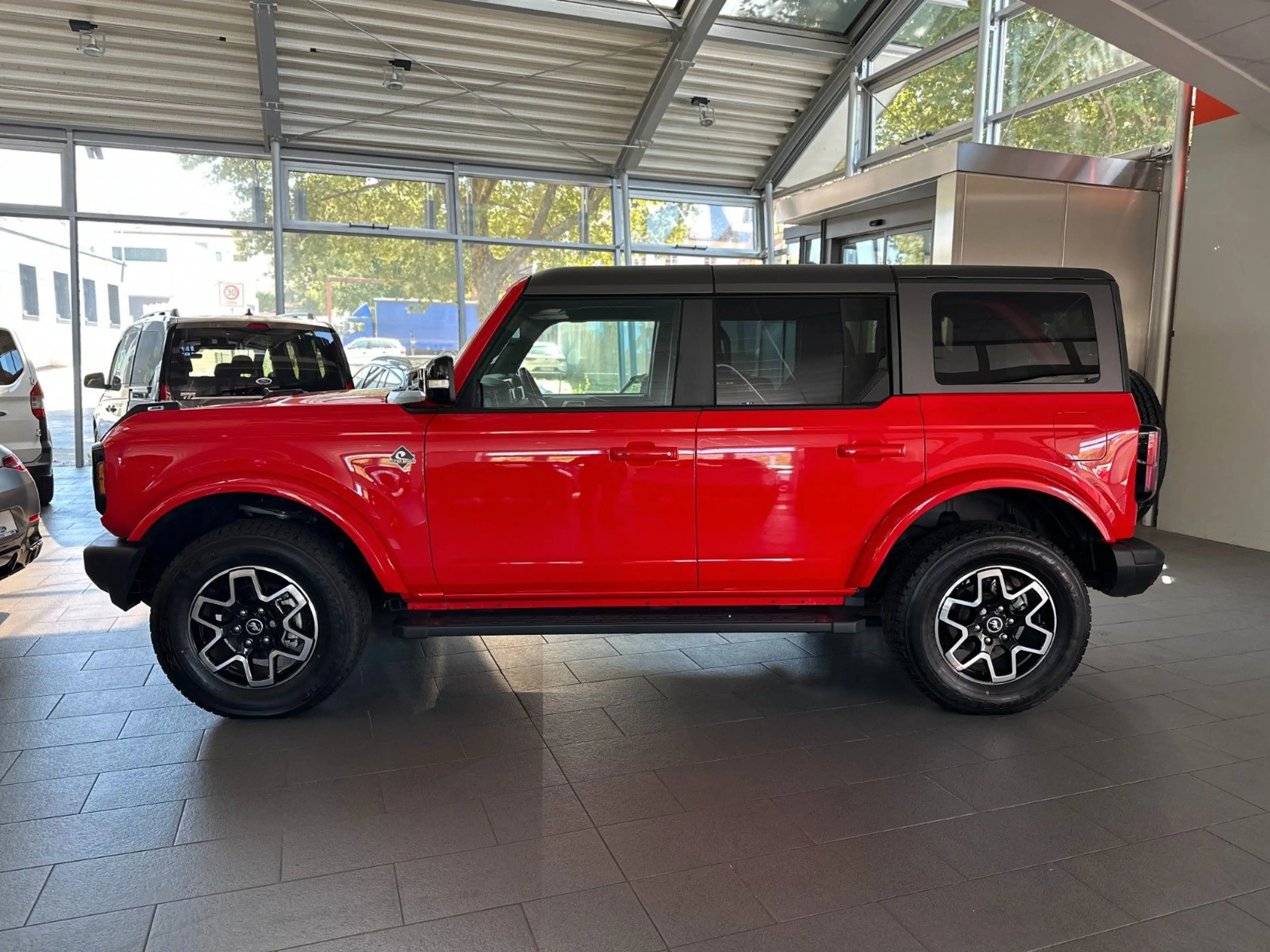 Ford Bronco Outer Banks 4x4 2.7 V6 — photo 2