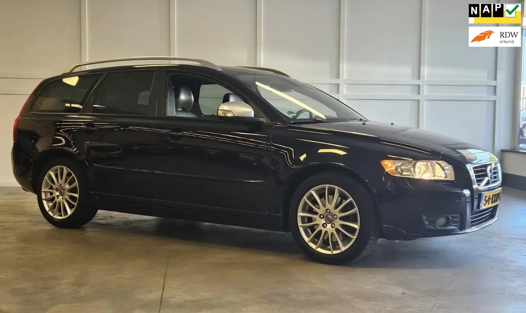 Volvo V50 2.4 D5 Edition II / Automaat / Leer / Noir - 1