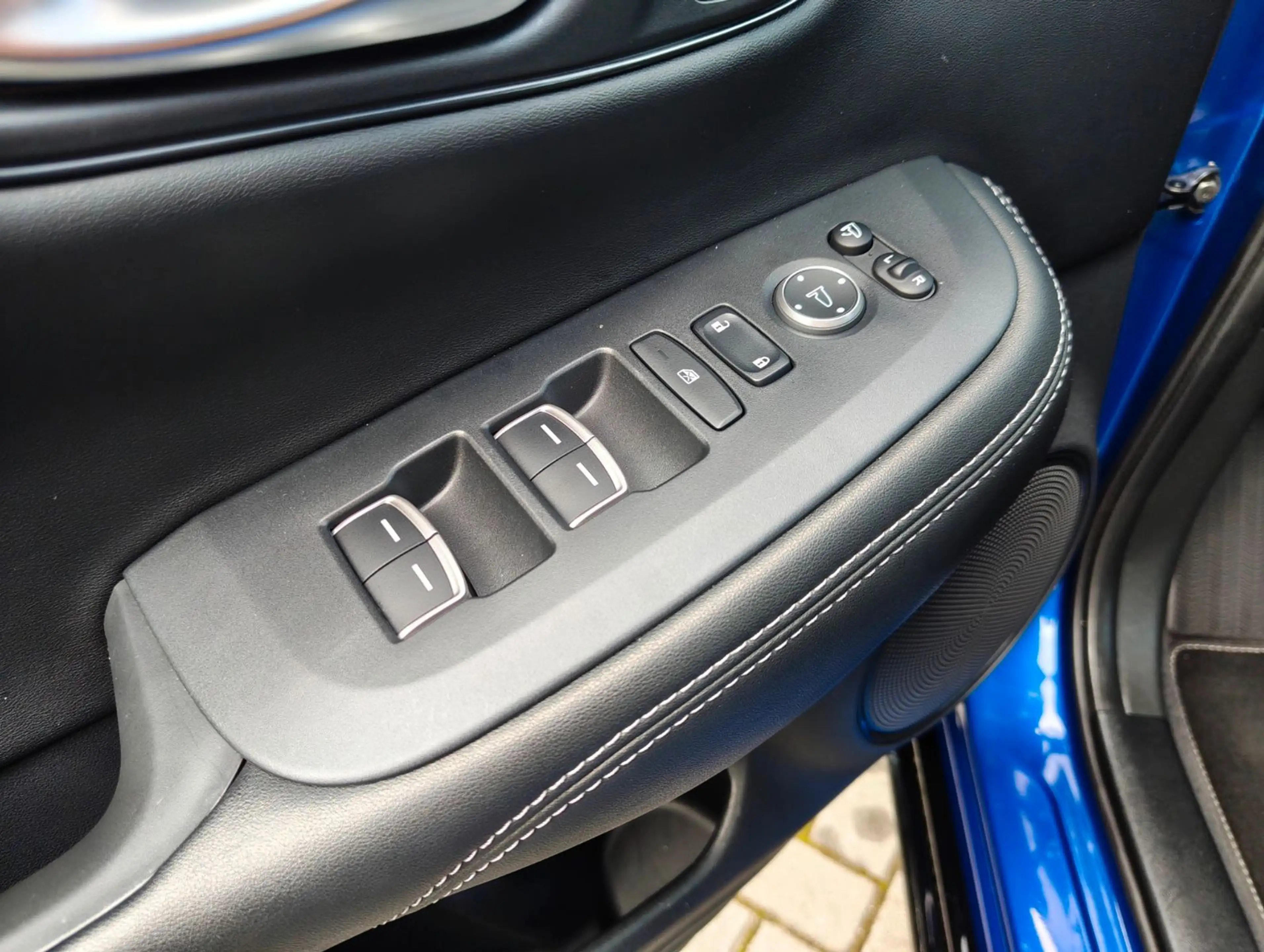 Honda ZR-V 2,0 e:HEV Advance Navi/LED/Kamera — photo 14