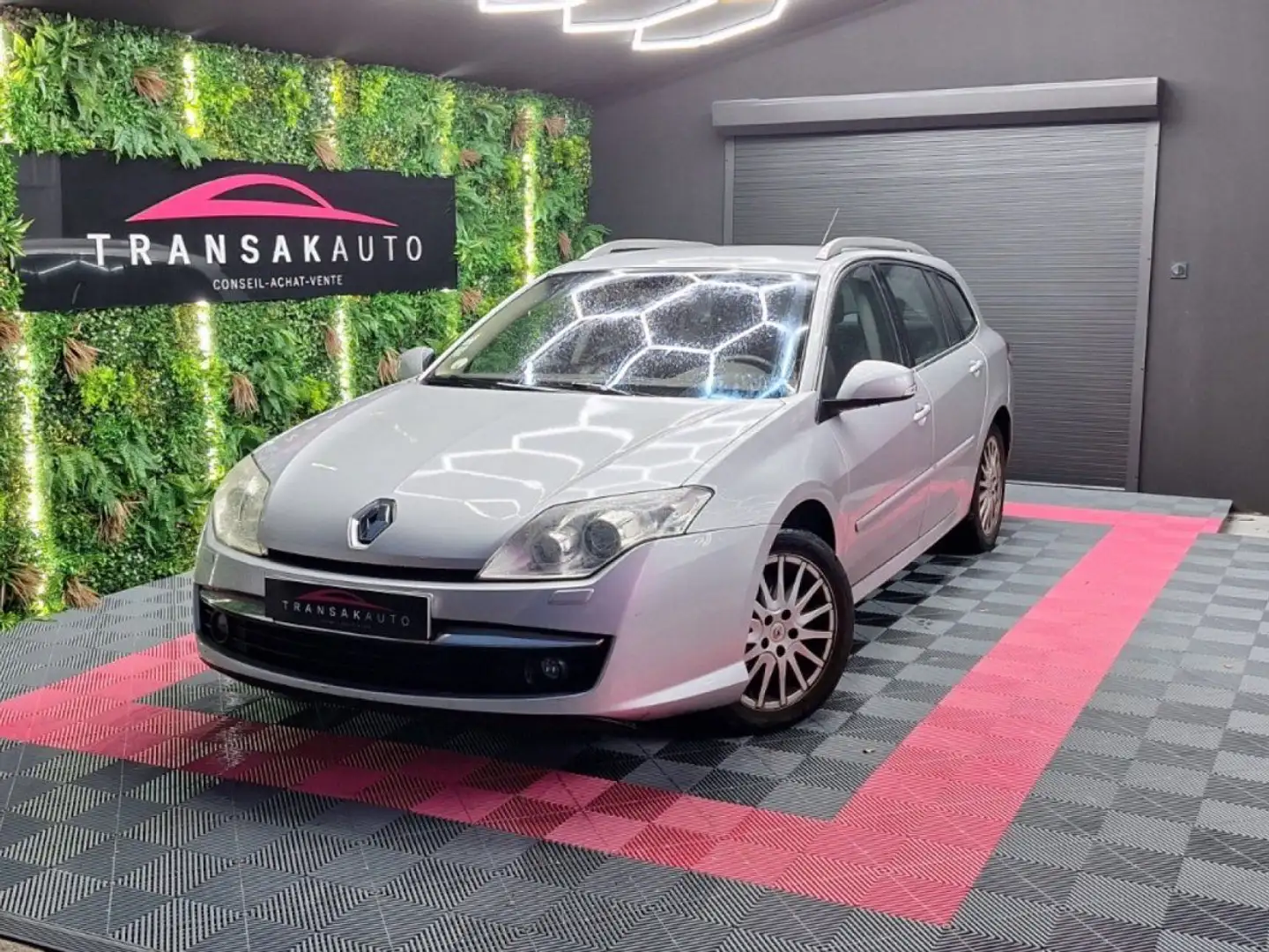Renault Laguna III 2.0 dCi 150 ch FAP Privilège A ~ Radars AR ~ Clim Auto Bi-Zones ~ Régulateur/Limiteur Gris - 1