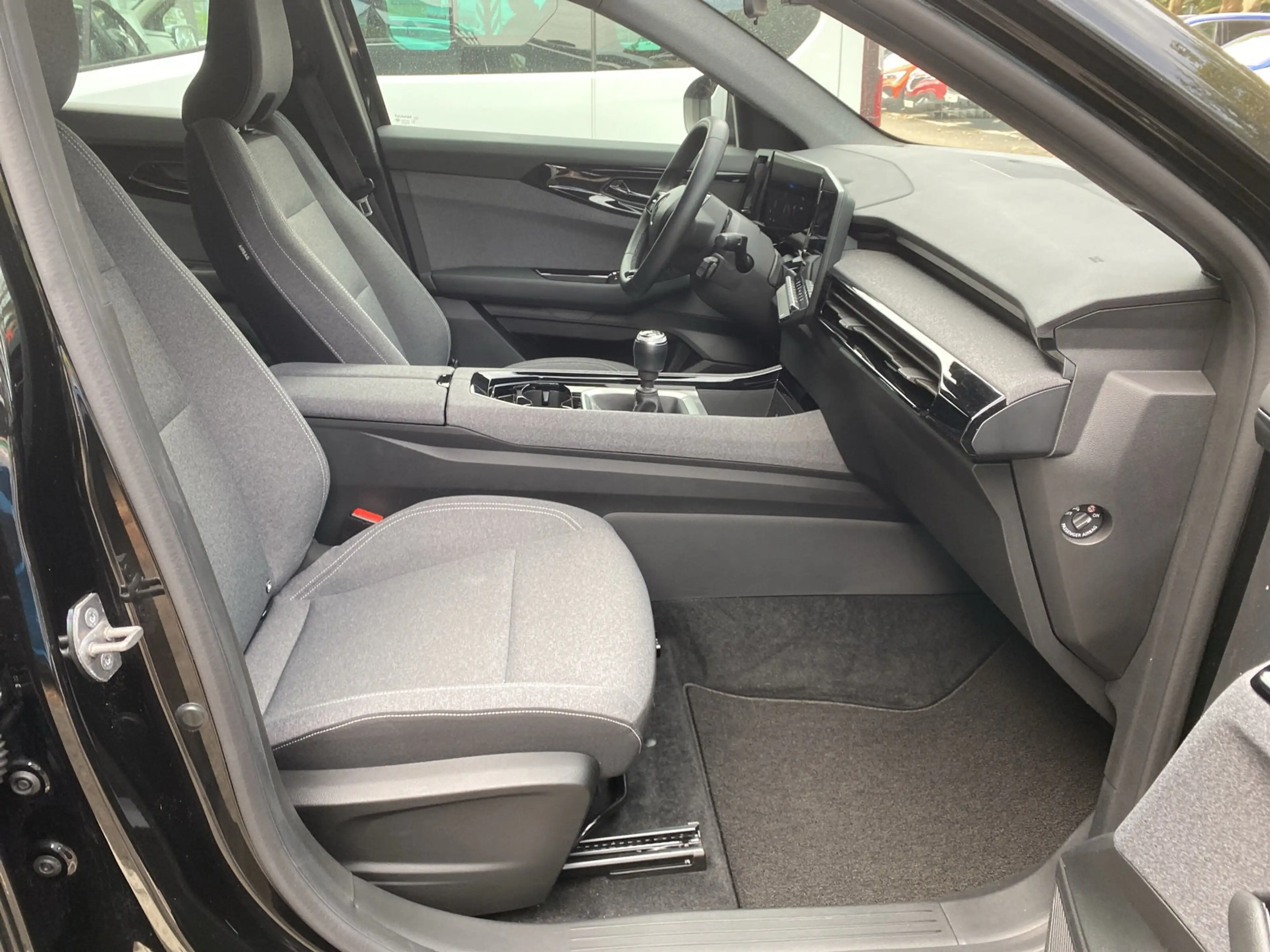Renault Austral Equilibre TCe 140 Mild Hybrid Scheckheft — photo 11