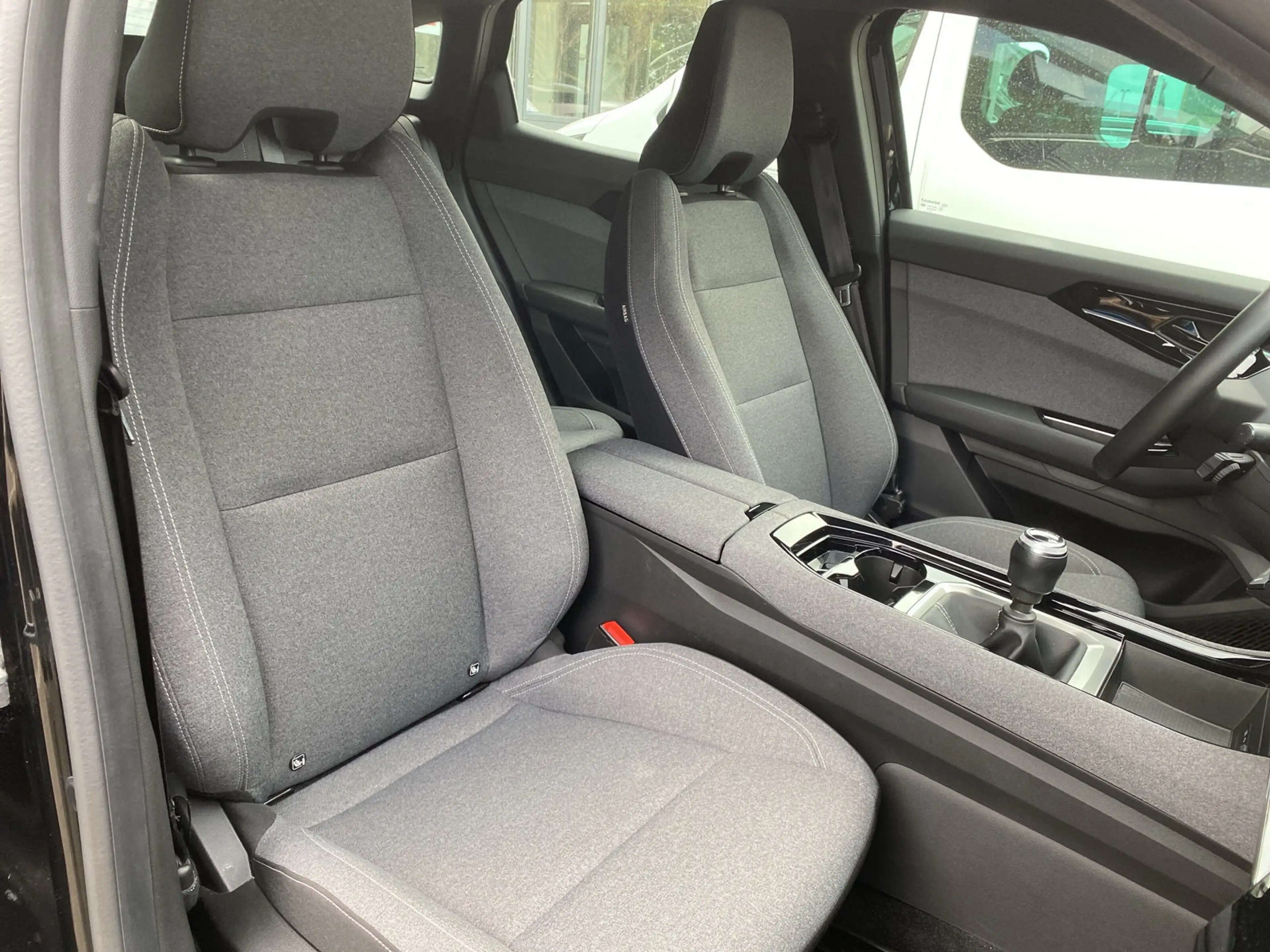 Renault Austral Equilibre TCe 140 Mild Hybrid Scheckheft — photo 13
