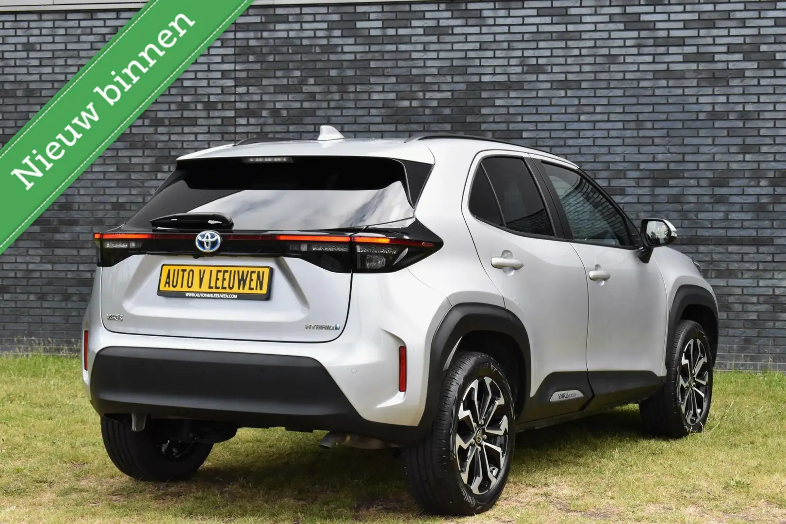 Toyota Yaris Cross 1.5 Hybrid NAVI/MATRIX/CAMERA/LED/ETC. Grijs - 2