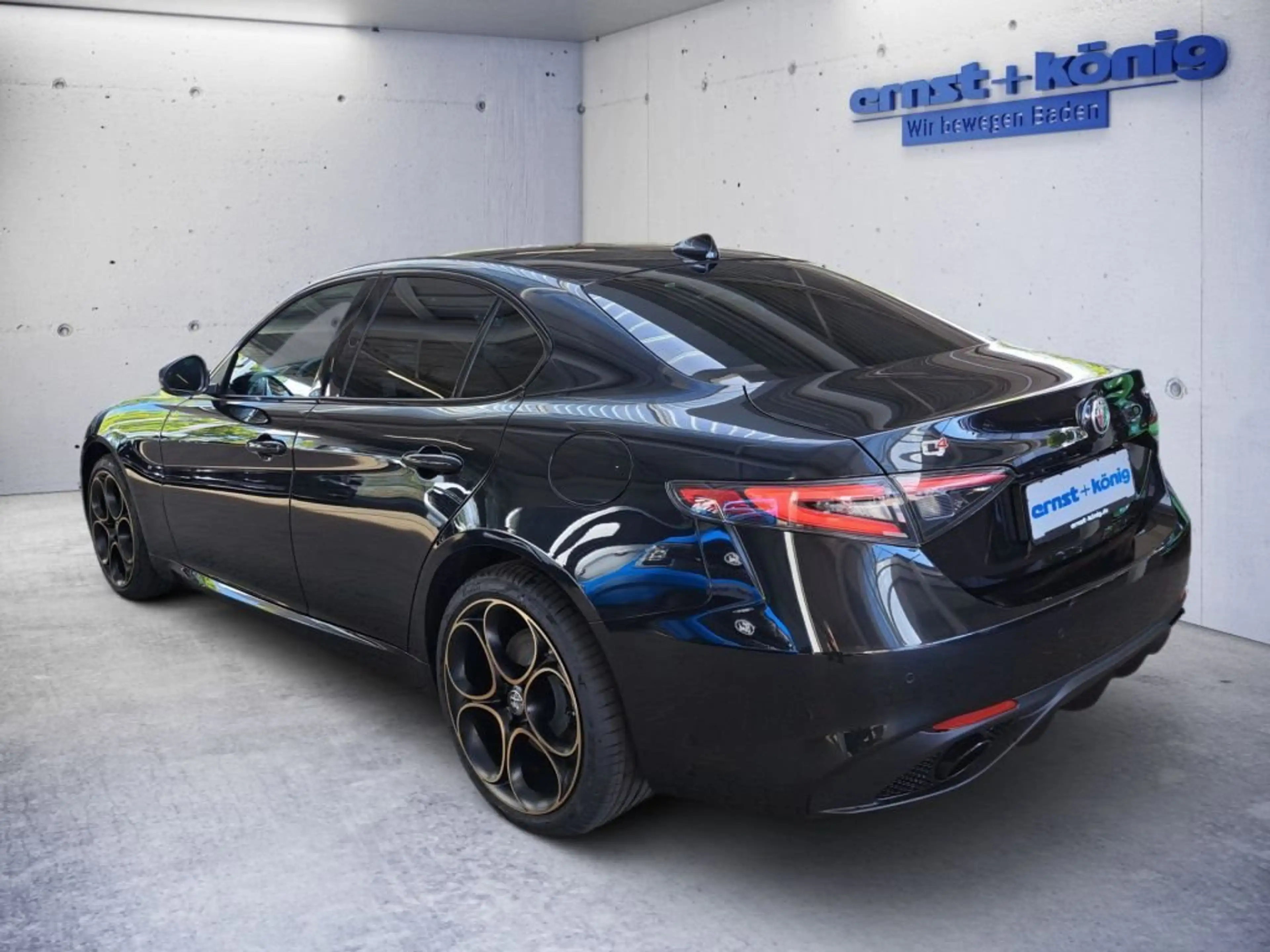 Alfa Romeo Giulia 2.0 Turbo 16V AT8-Q4 Intensa — photo 4