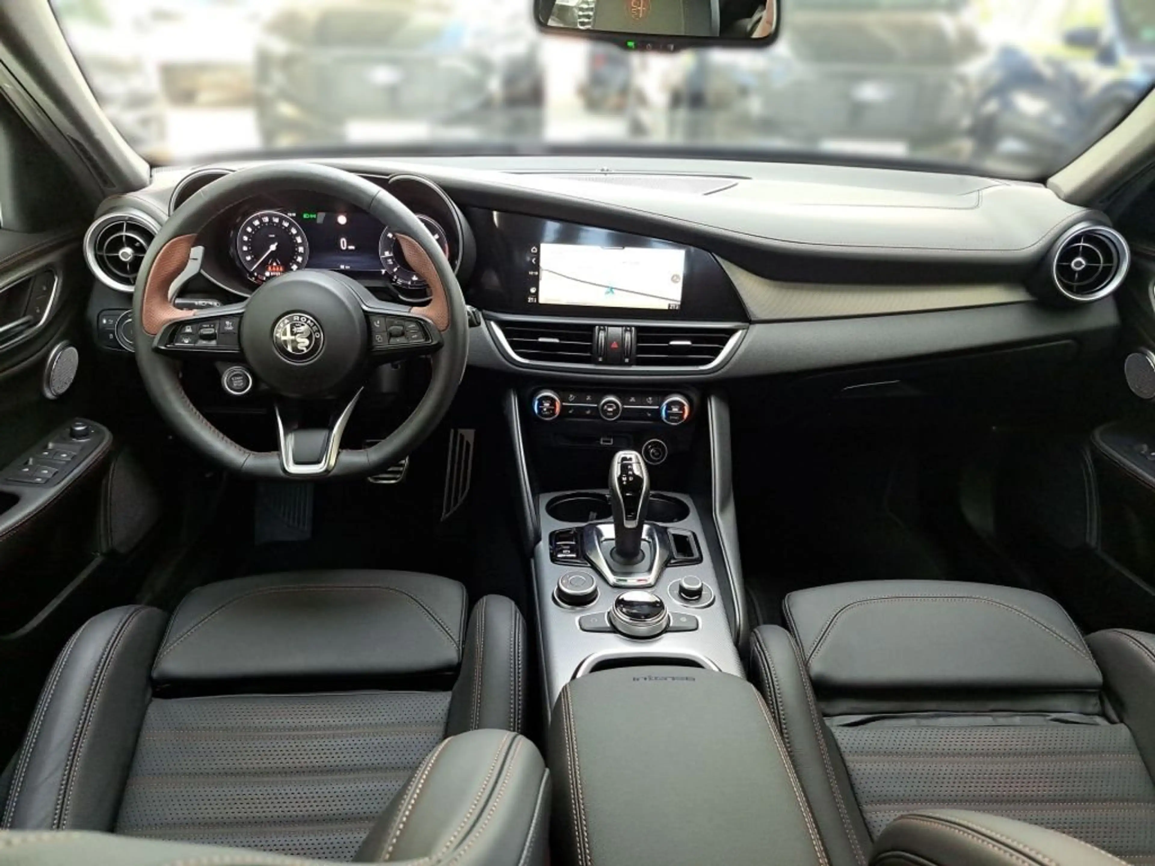 Alfa Romeo Giulia 2.0 Turbo 16V AT8-Q4 Intensa — photo 12