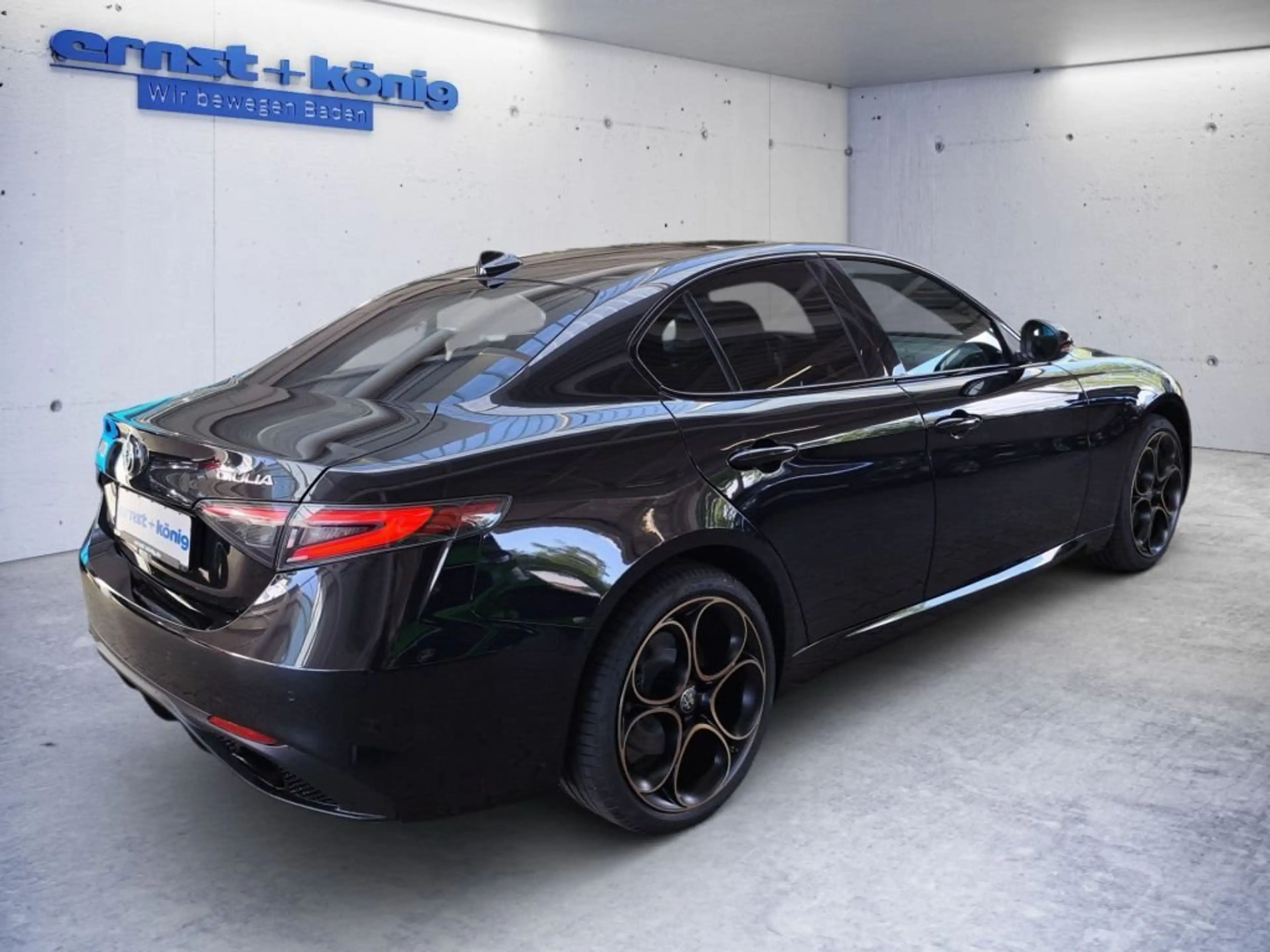 Alfa Romeo Giulia 2.0 Turbo 16V AT8-Q4 Intensa — photo 3
