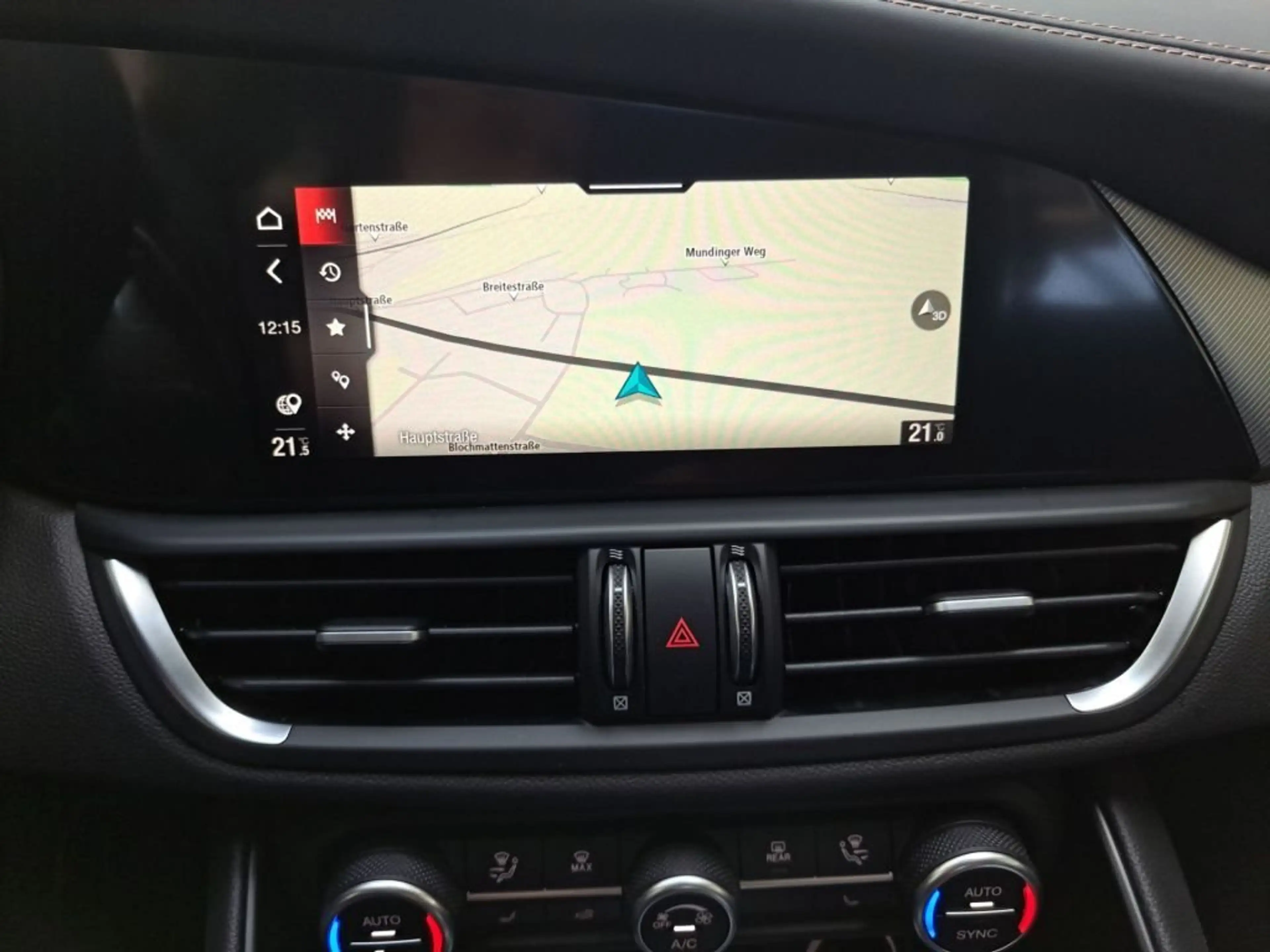 Alfa Romeo Giulia 2.0 Turbo 16V AT8-Q4 Intensa — photo 11