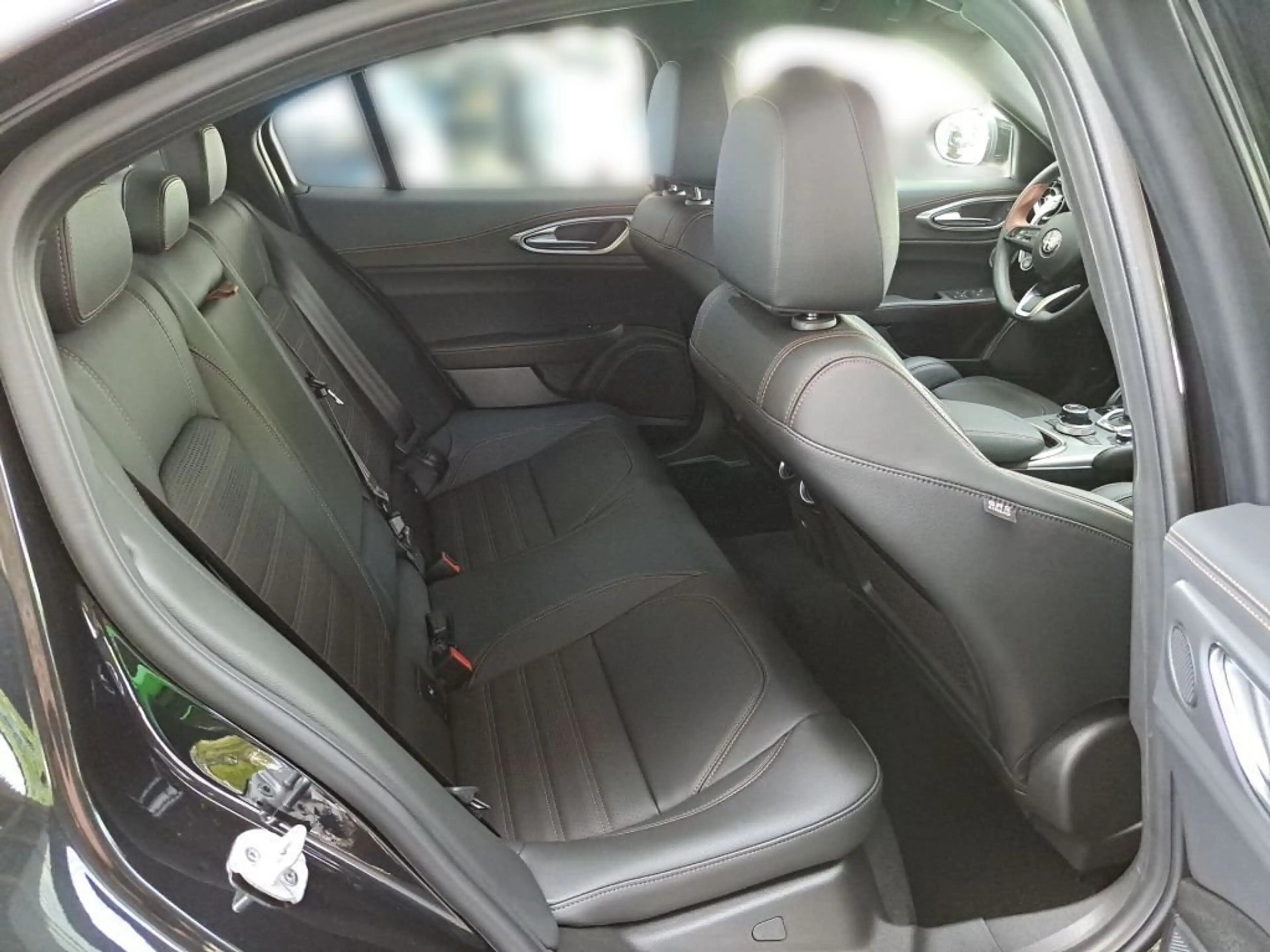 Alfa Romeo Giulia 2.0 Turbo 16V AT8-Q4 Intensa — photo 15