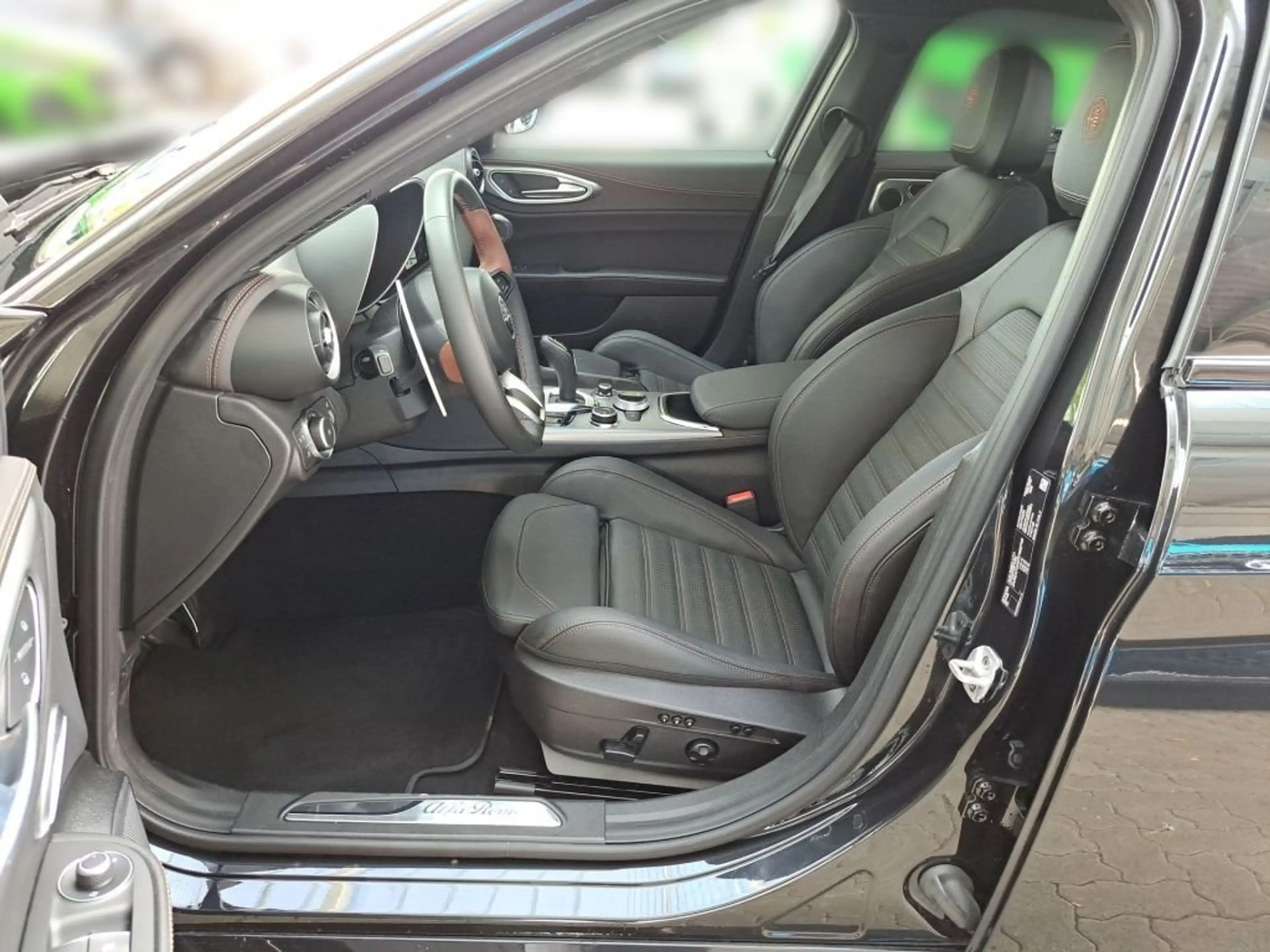 Alfa Romeo Giulia 2.0 Turbo 16V AT8-Q4 Intensa — photo 8