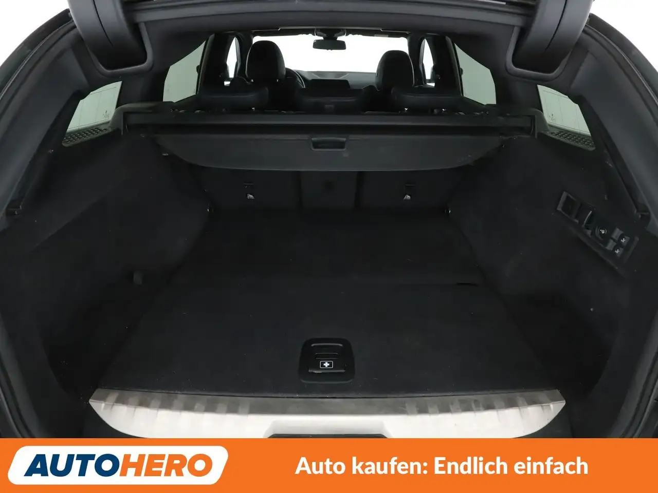 BMW 3 Series 330e M Sport, миниатюра 17