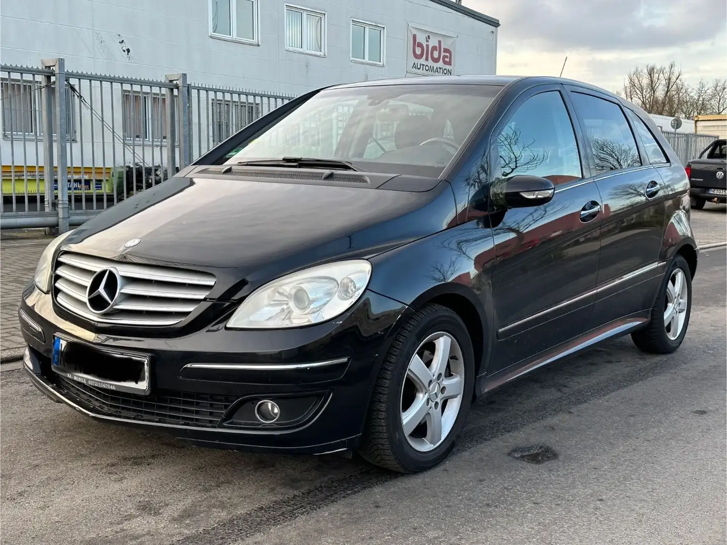 Mercedes-Benz B 200 CDI Automatik Klima crna - 2