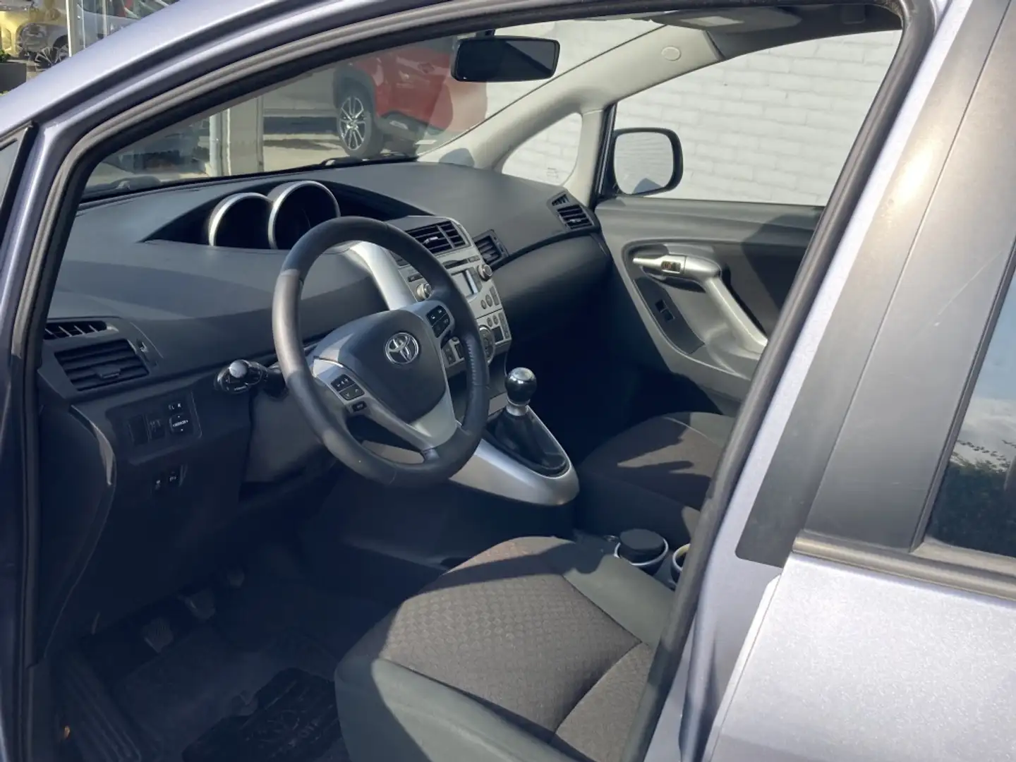 Toyota Verso 1.8 VVT-i Business | Pano | Trekhaak | PDC v+a | C Kék - 2