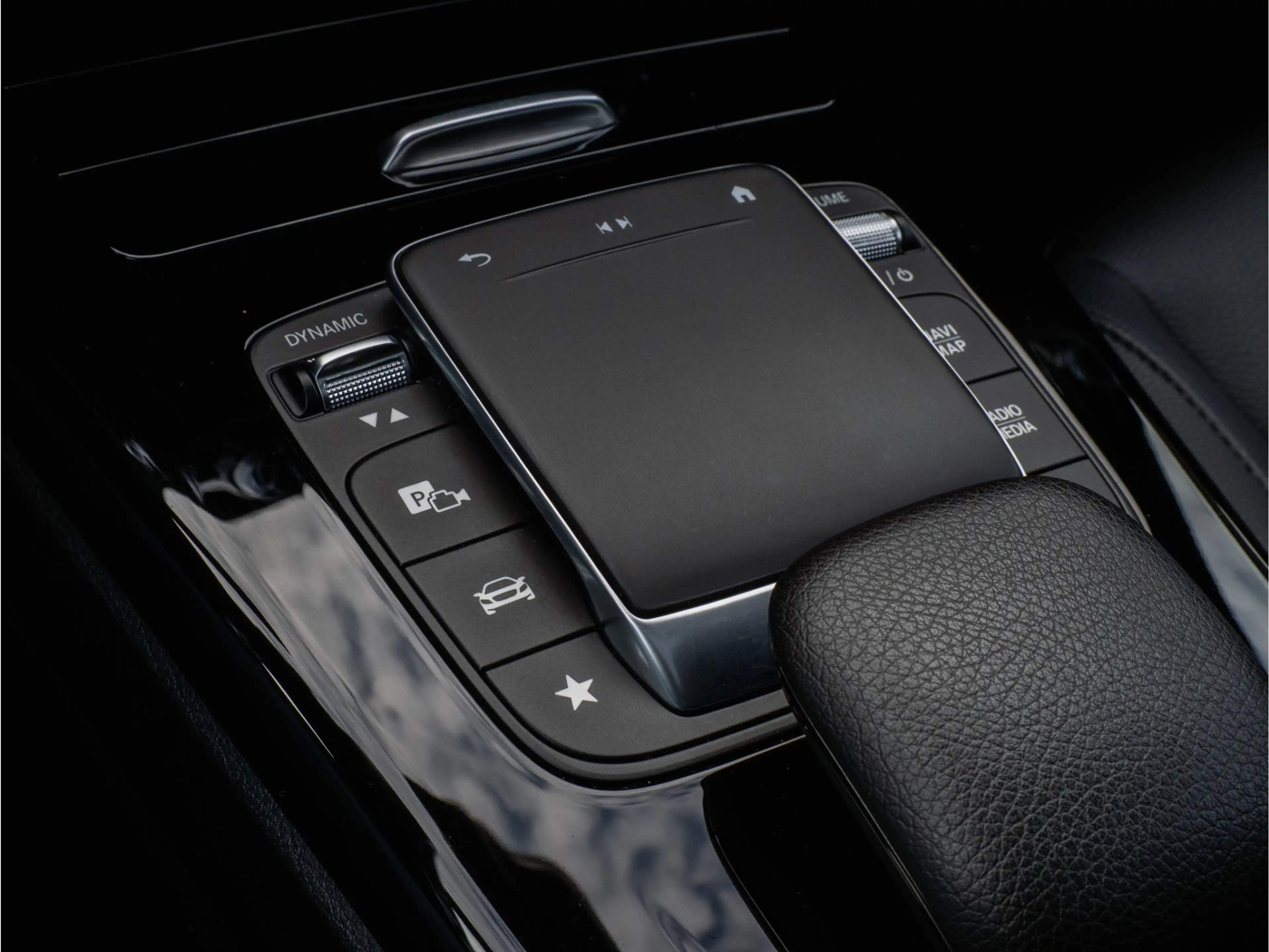 Mercedes-Benz CLA 250 Shooting Brake e Business Solution Luxury Panorama — photo 29