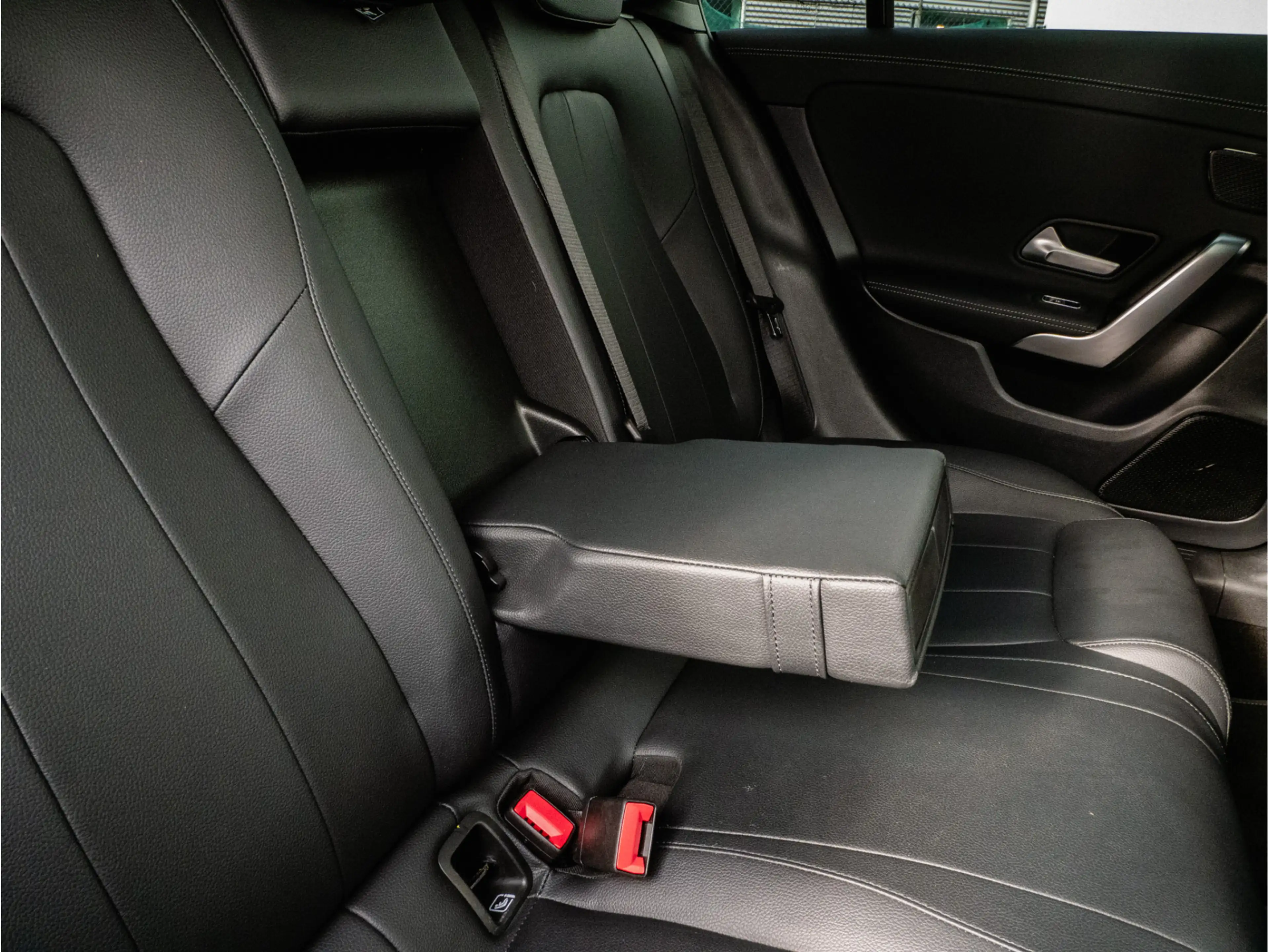 Mercedes-Benz CLA 250 Shooting Brake e Business Solution Luxury Panorama — photo 42