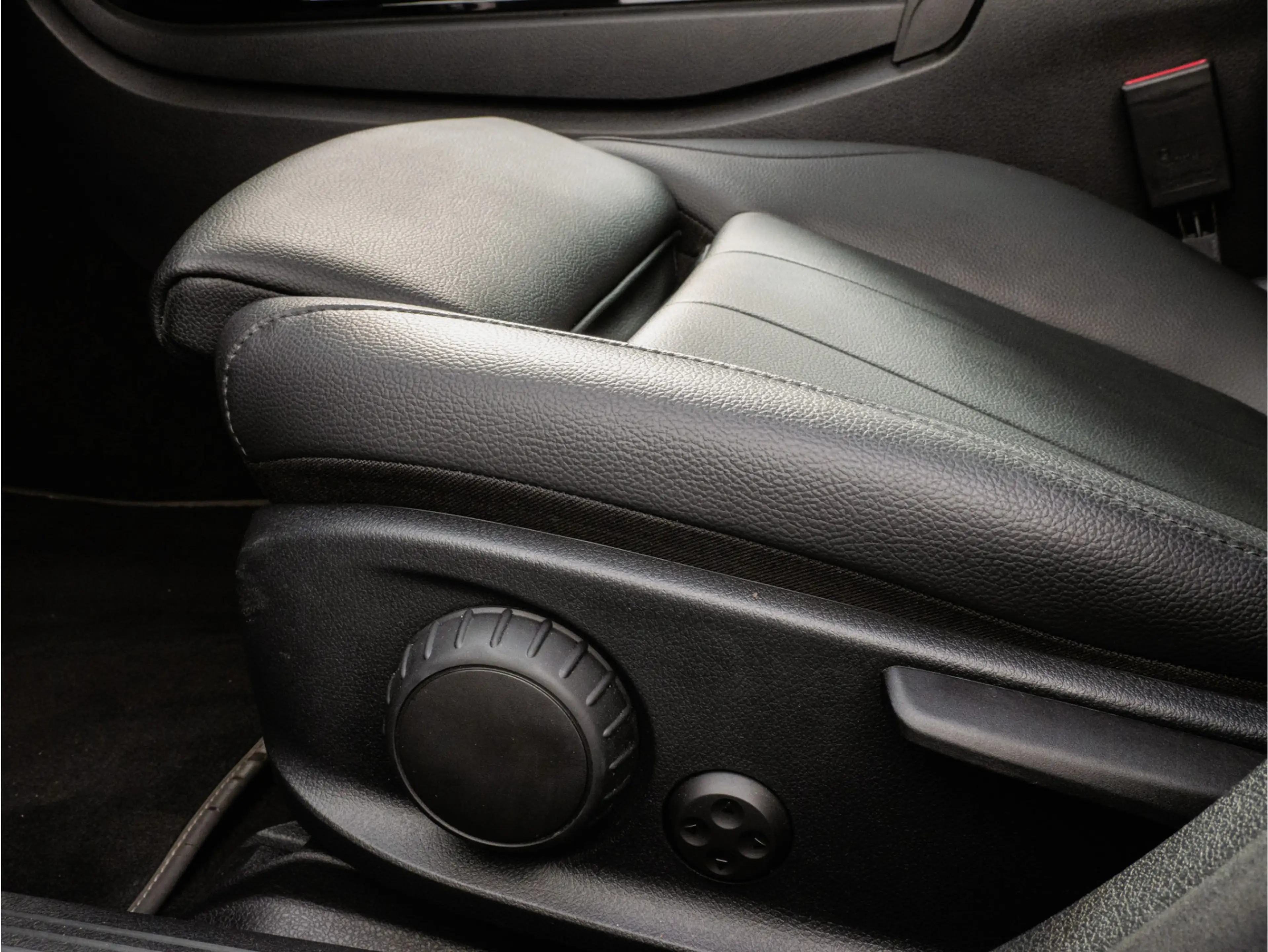 Mercedes-Benz CLA 250 Shooting Brake e Business Solution Luxury Panorama — photo 35