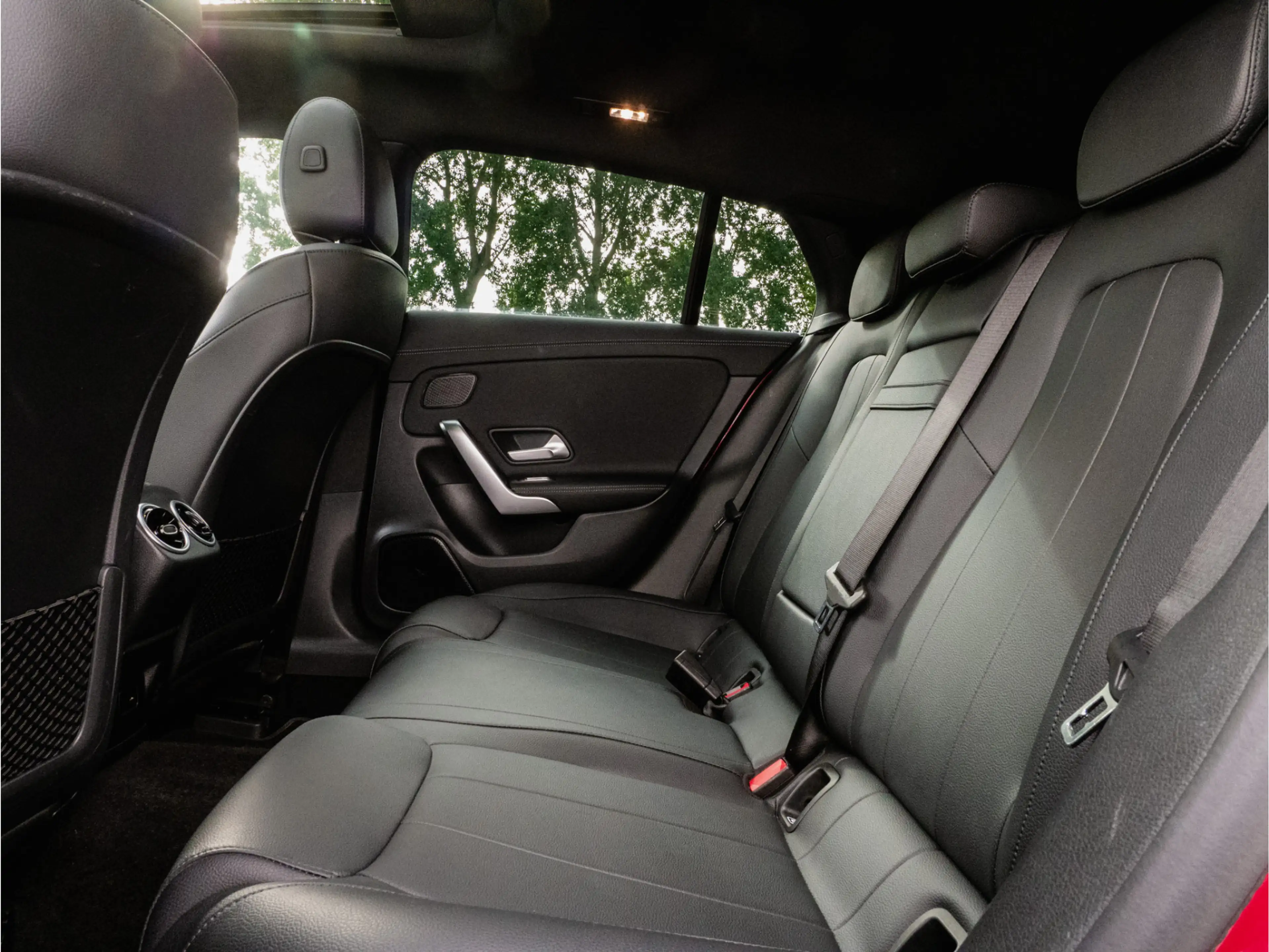 Mercedes-Benz CLA 250 Shooting Brake e Business Solution Luxury Panorama — photo 14