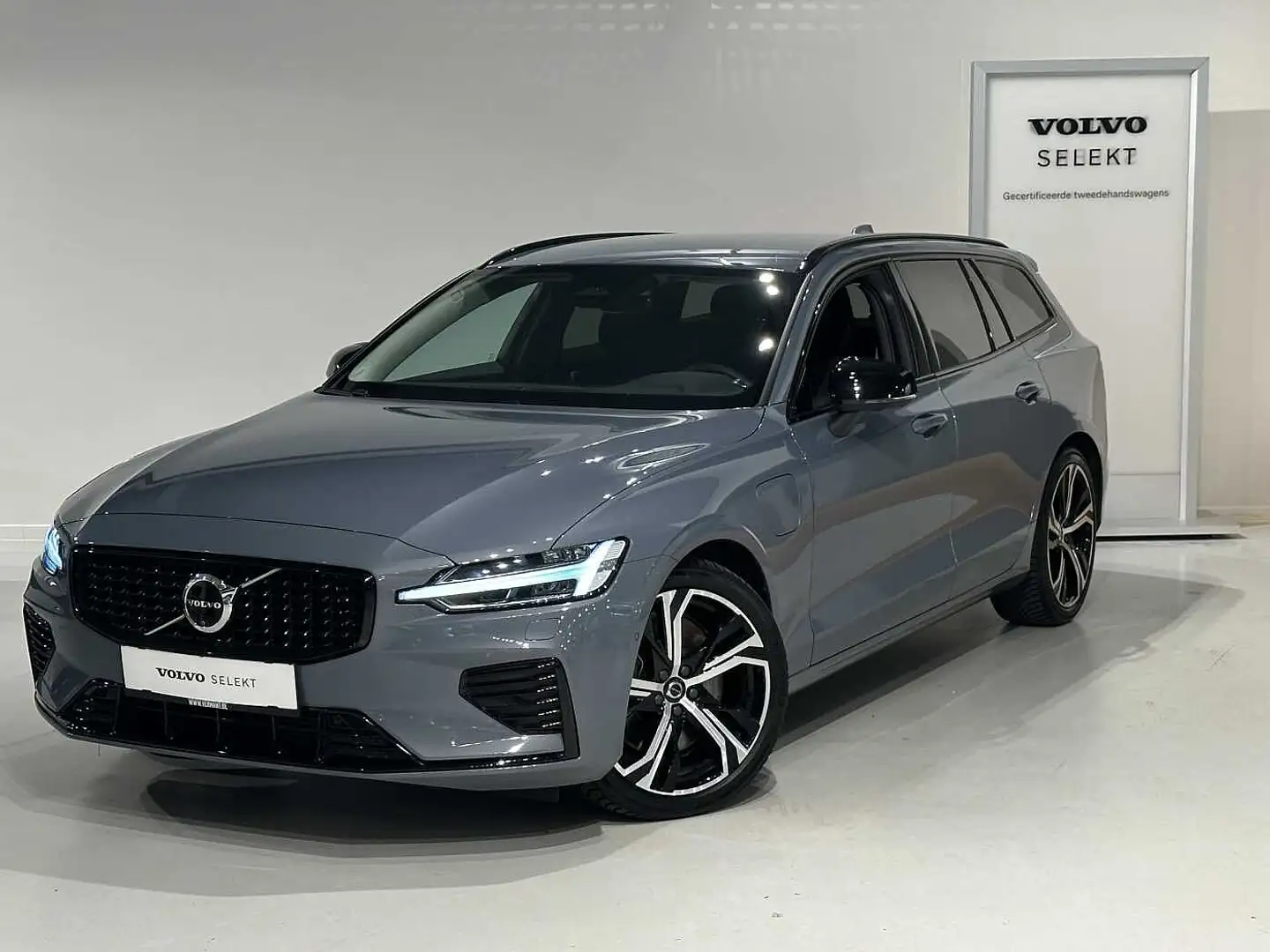 Volvo V60 T6 Recharge Plus Dark + trekhaak Gris - 1