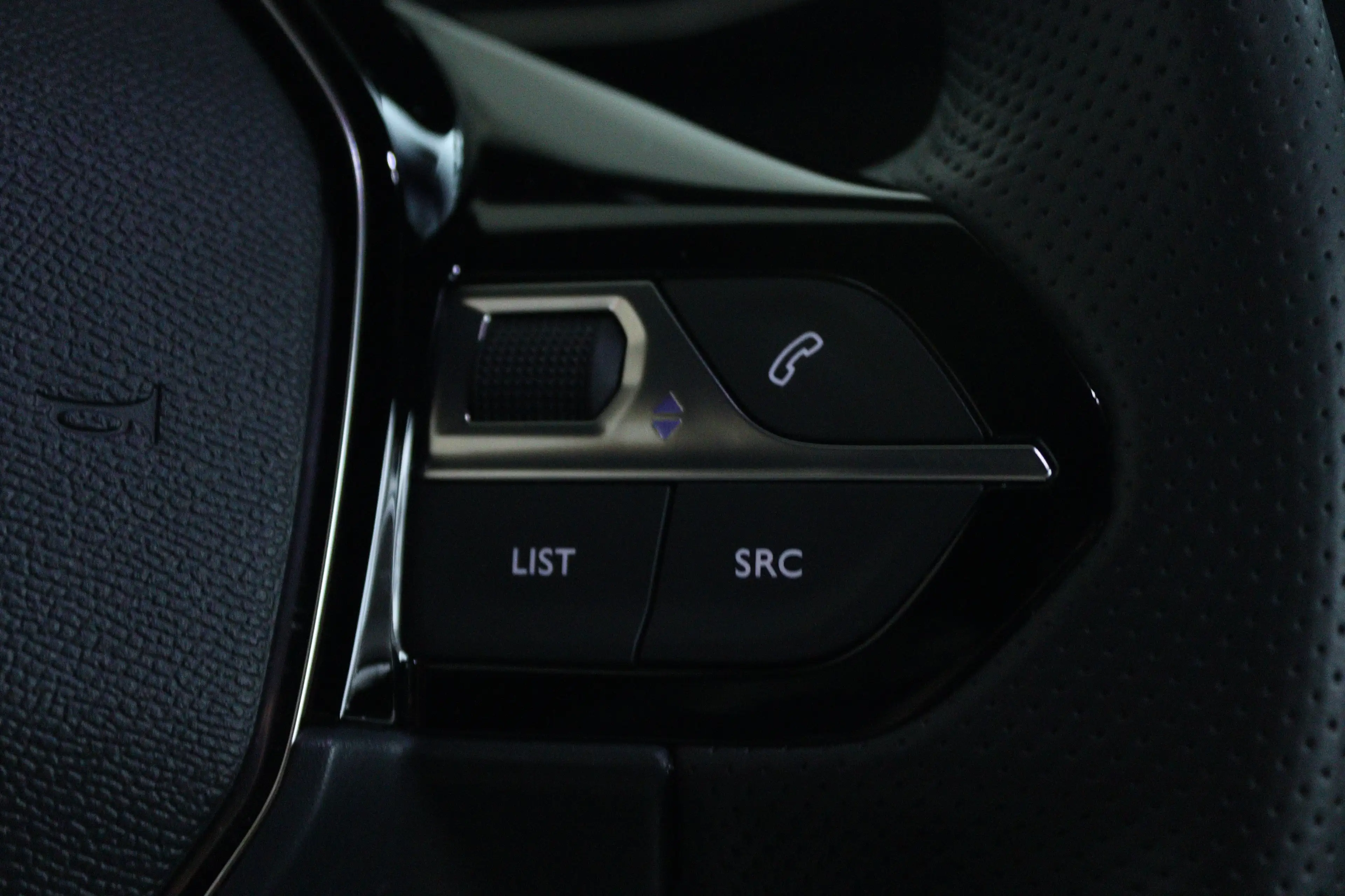 Peugeot 2008 1.2 Hybrid 145 GT | Adapt. Cruise | 360 Camera | K — photo 35