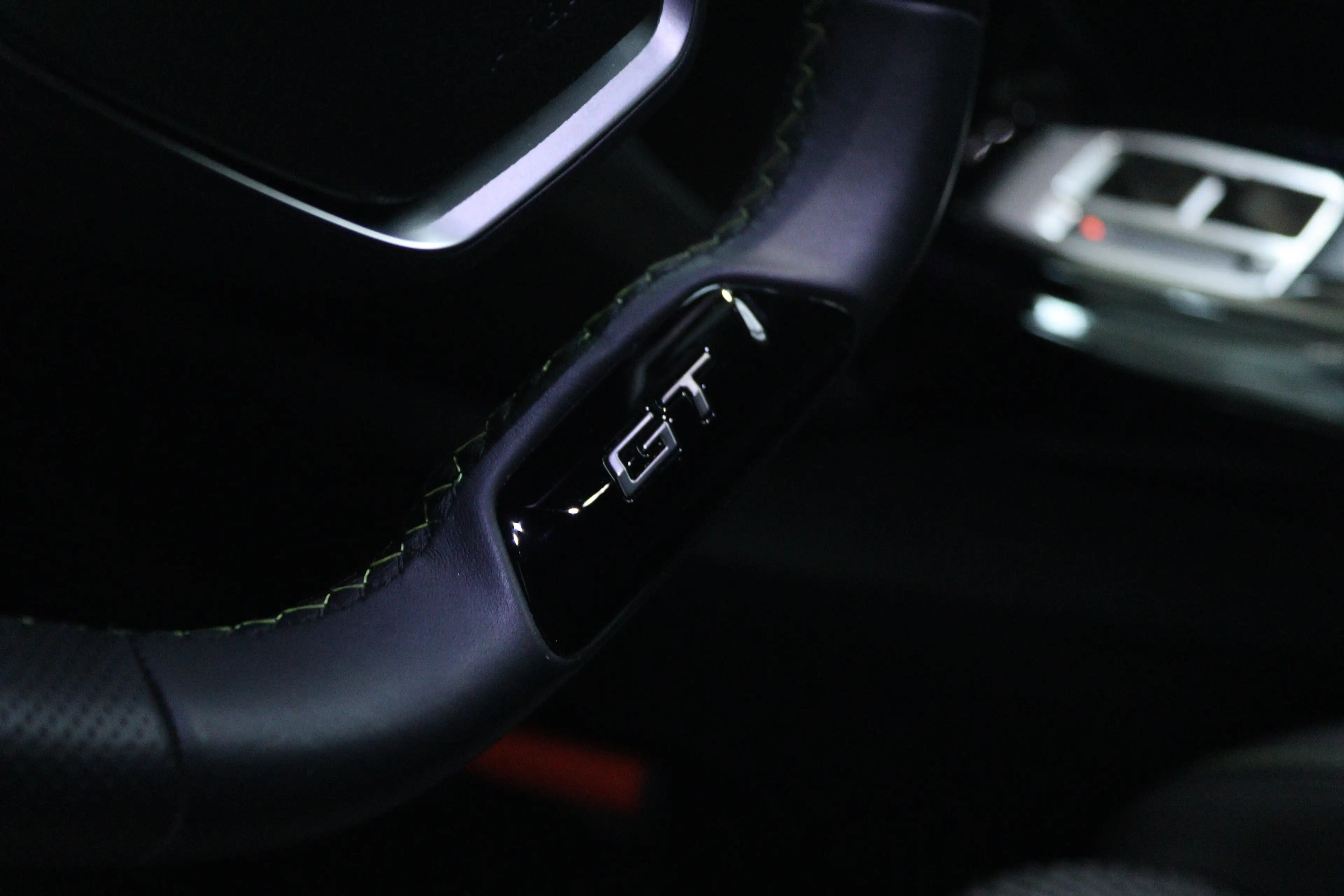 Peugeot 2008 1.2 Hybrid 145 GT | Adapt. Cruise | 360 Camera | K — photo 34