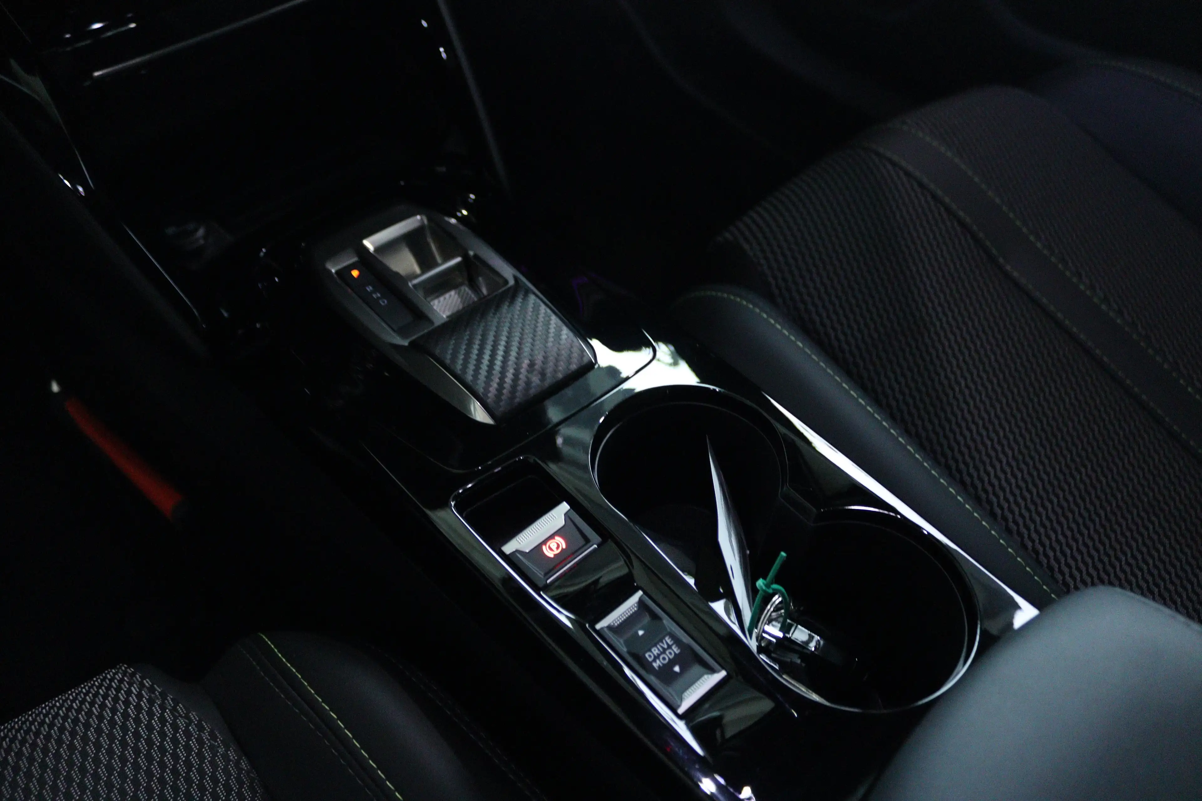 Peugeot 2008 1.2 Hybrid 145 GT | Adapt. Cruise | 360 Camera | K — photo 24