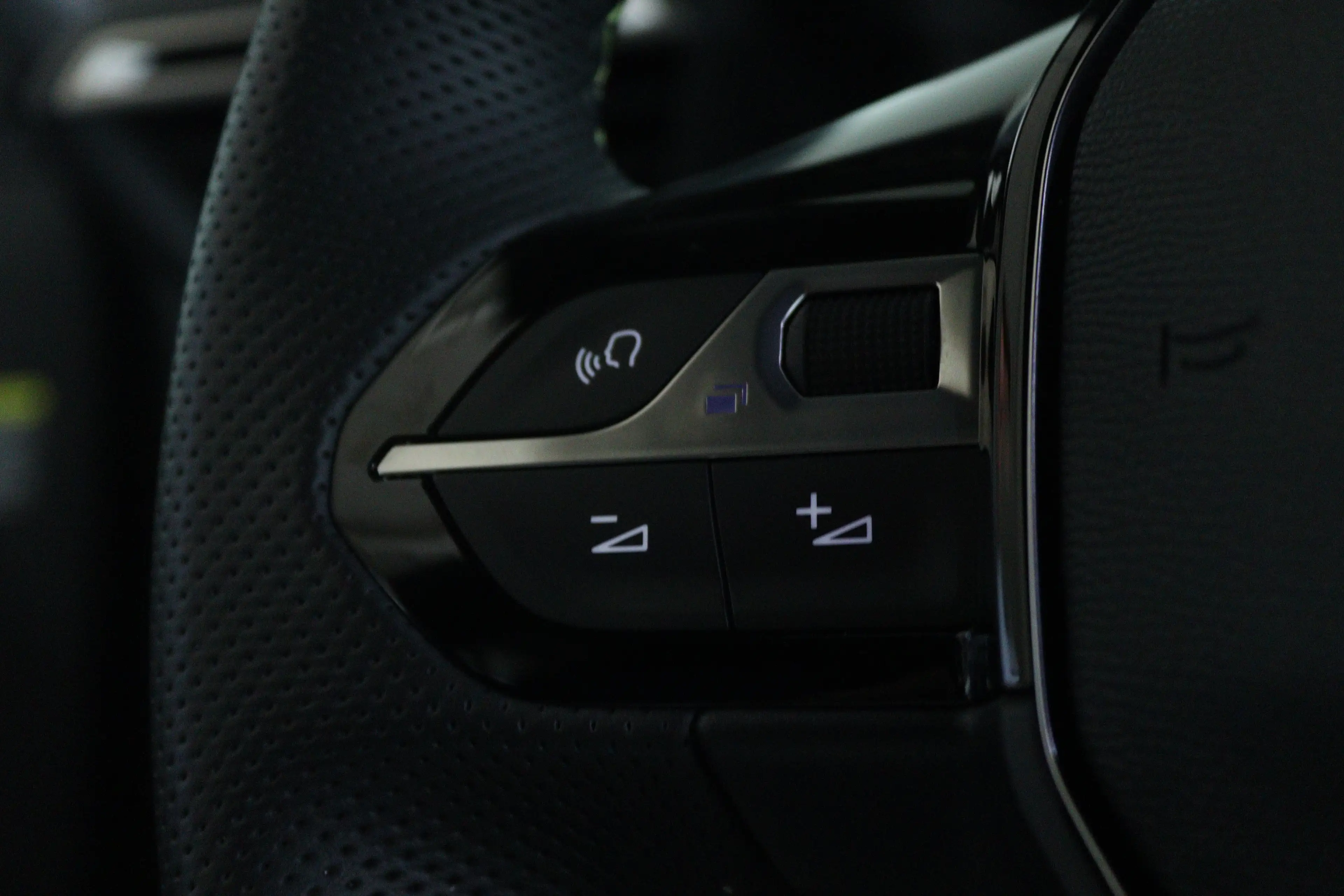 Peugeot 2008 1.2 Hybrid 145 GT | Adapt. Cruise | 360 Camera | K — photo 36
