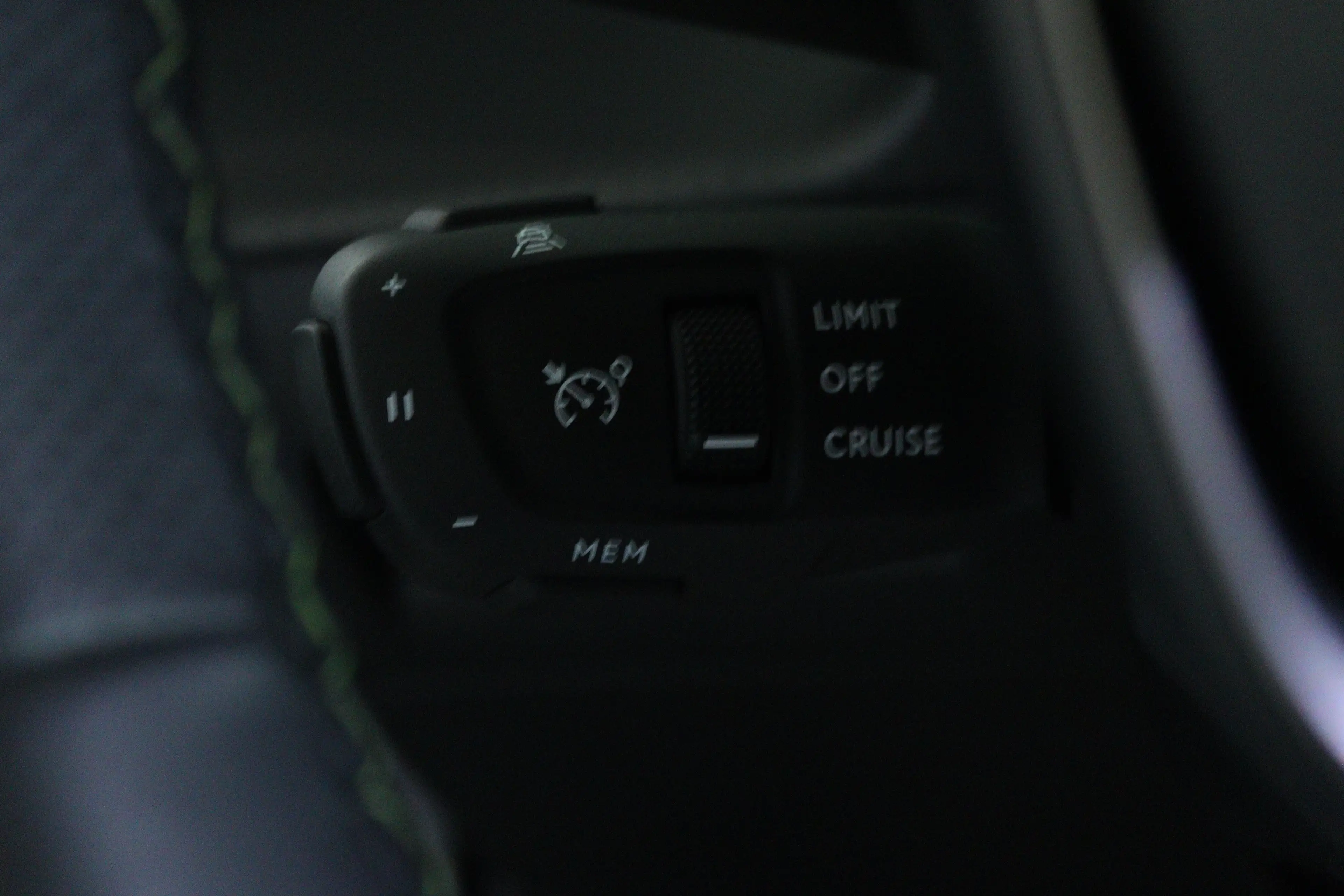 Peugeot 2008 1.2 Hybrid 145 GT | Adapt. Cruise | 360 Camera | K — photo 37