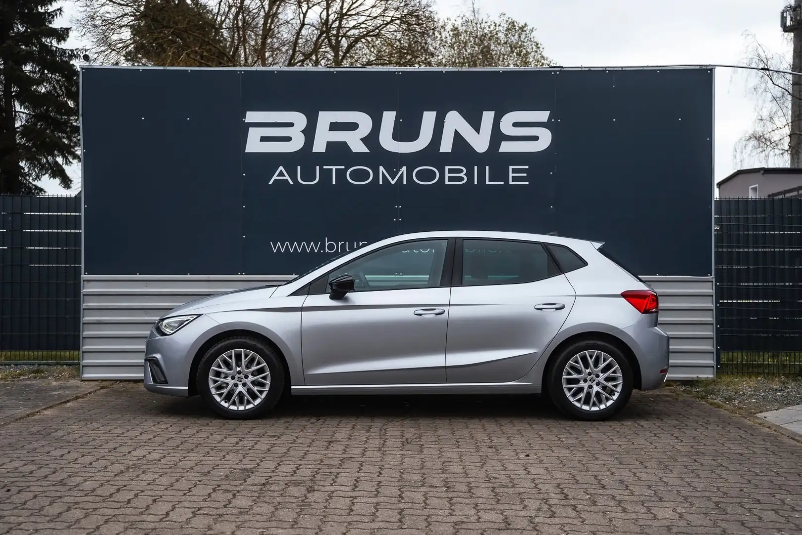 SEAT Ibiza FR 1.0 TSI Panorama LED RFK Apple CarPlay Grau - 2