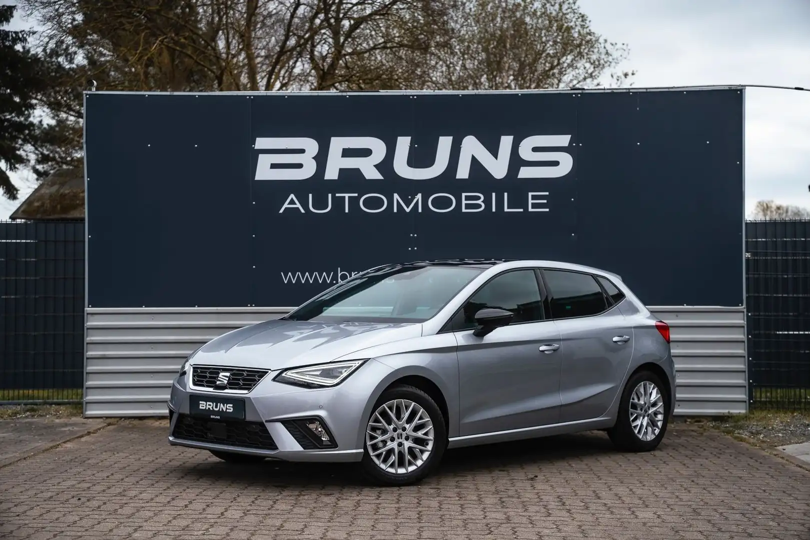 SEAT Ibiza FR 1.0 TSI Panorama LED RFK Apple CarPlay Grau - 1