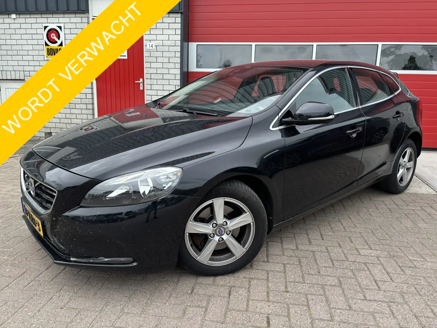 Volvo V40 1.6 T4 180PK Momentum AUTOMAAT / TREKHAAK / D-RIEM Negro - 1