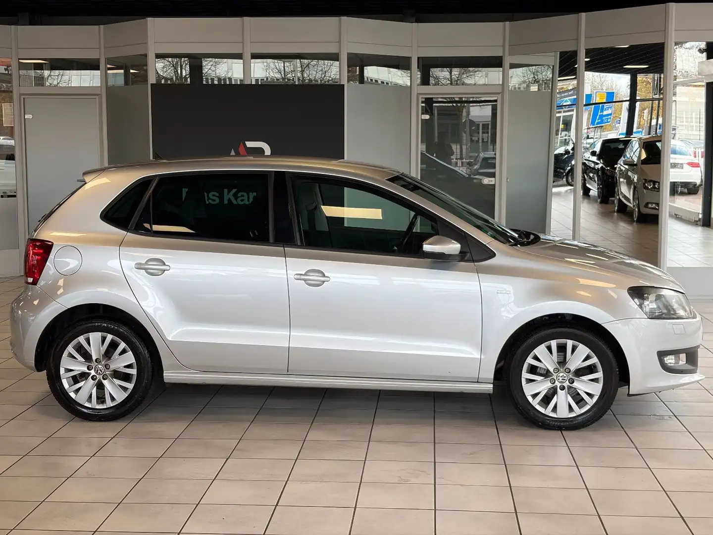 Volkswagen Polo V 1.4 Life · SZH · MFL · TÜV 10/2026 Plateado - 2