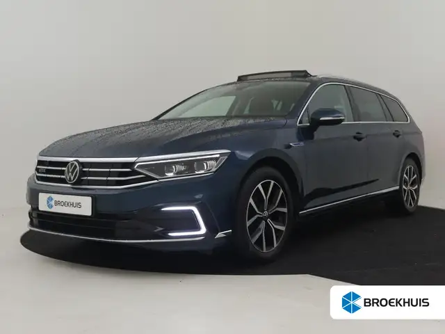 Volkswagen Passat Lim. GTE Business 218pk | Panorama dak | Dodehoekd