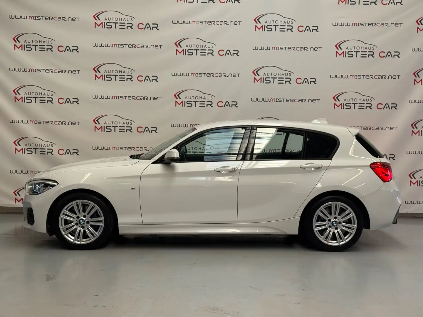 BMW 118 i M Sport DISPLAY/LED/PDC/SHZ/17/SH GEPFLEGT Weiß - 2