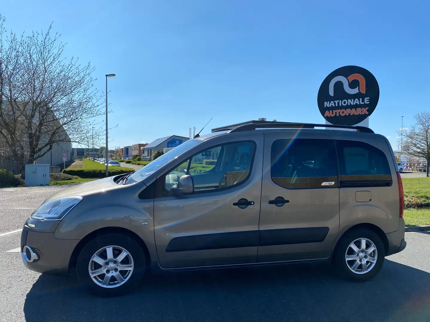 Citroen Berlingo 2013 * 1.6 e-HDi Tendance * AUTOMAAT * EURO 5 Bruin - 2