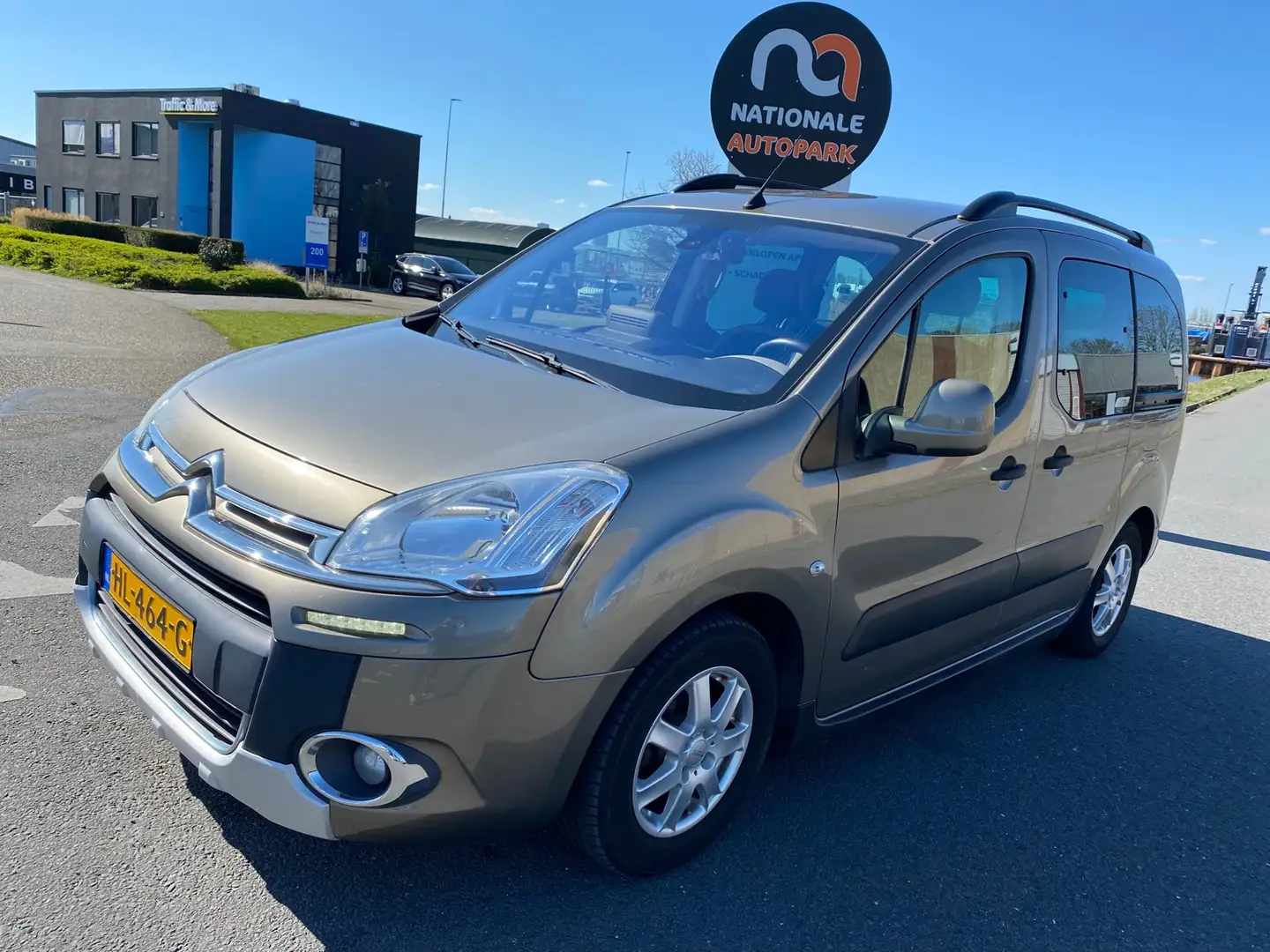Citroen Berlingo 2013 * 1.6 e-HDi Tendance * AUTOMAAT * EURO 5 Bruin - 1