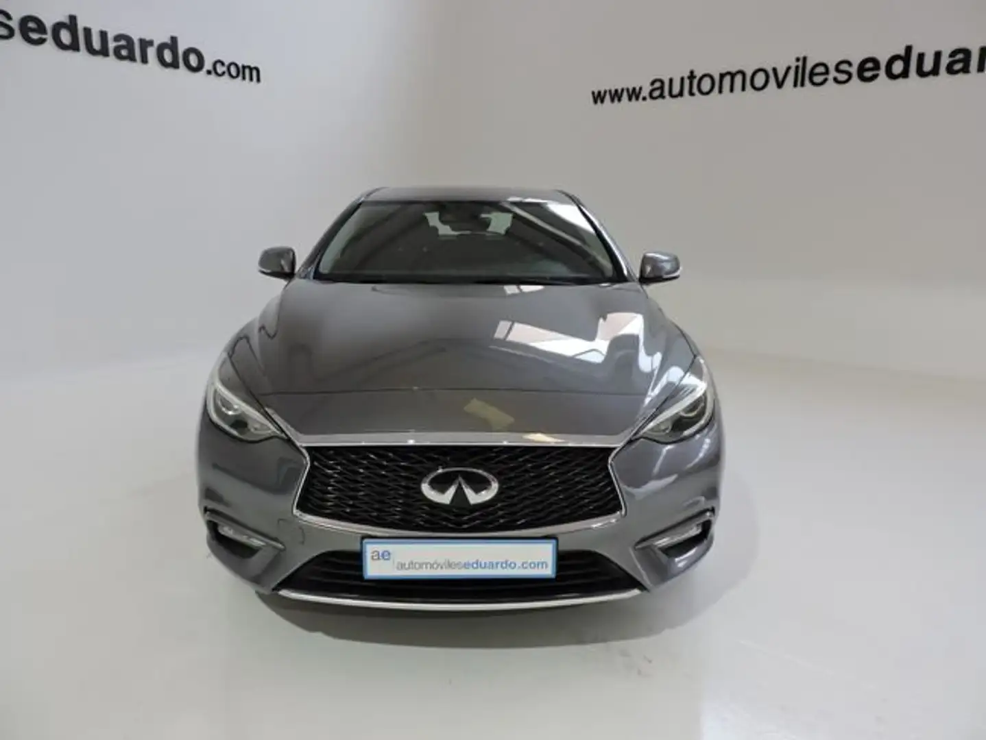 Infiniti Q30 1.6T 90kW 122CV Gris - 2