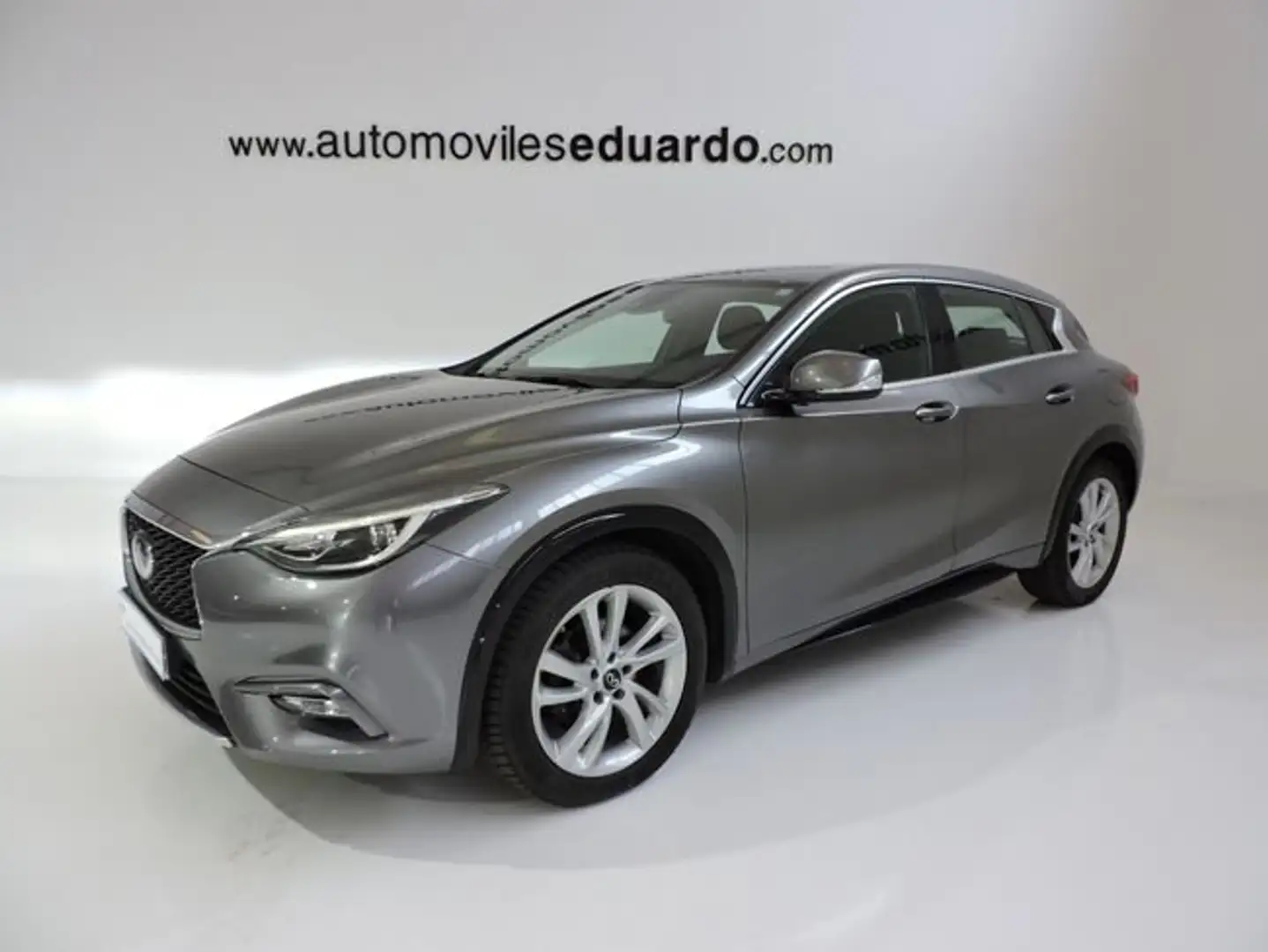 Infiniti Q30 1.6T 90kW 122CV Gris - 1