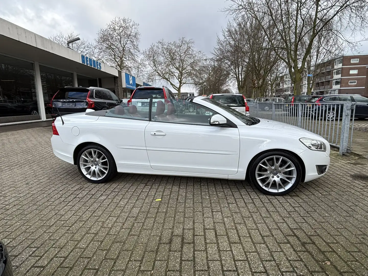 Volvo C70 Convertible 2.5 T5 230pk Aut Summum Keyless Biały - 2