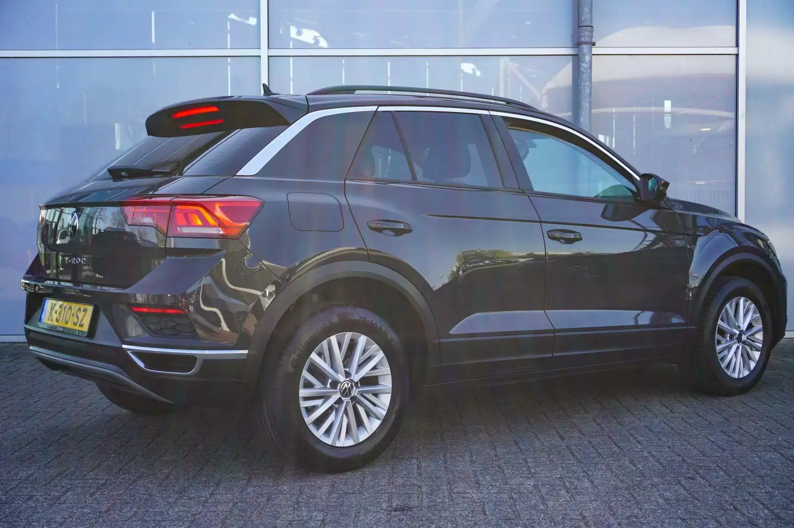 Volkswagen T-Roc 1.0 TSI 110pk Style | Adaptive Cruise | Parkeersen Grijs - 2