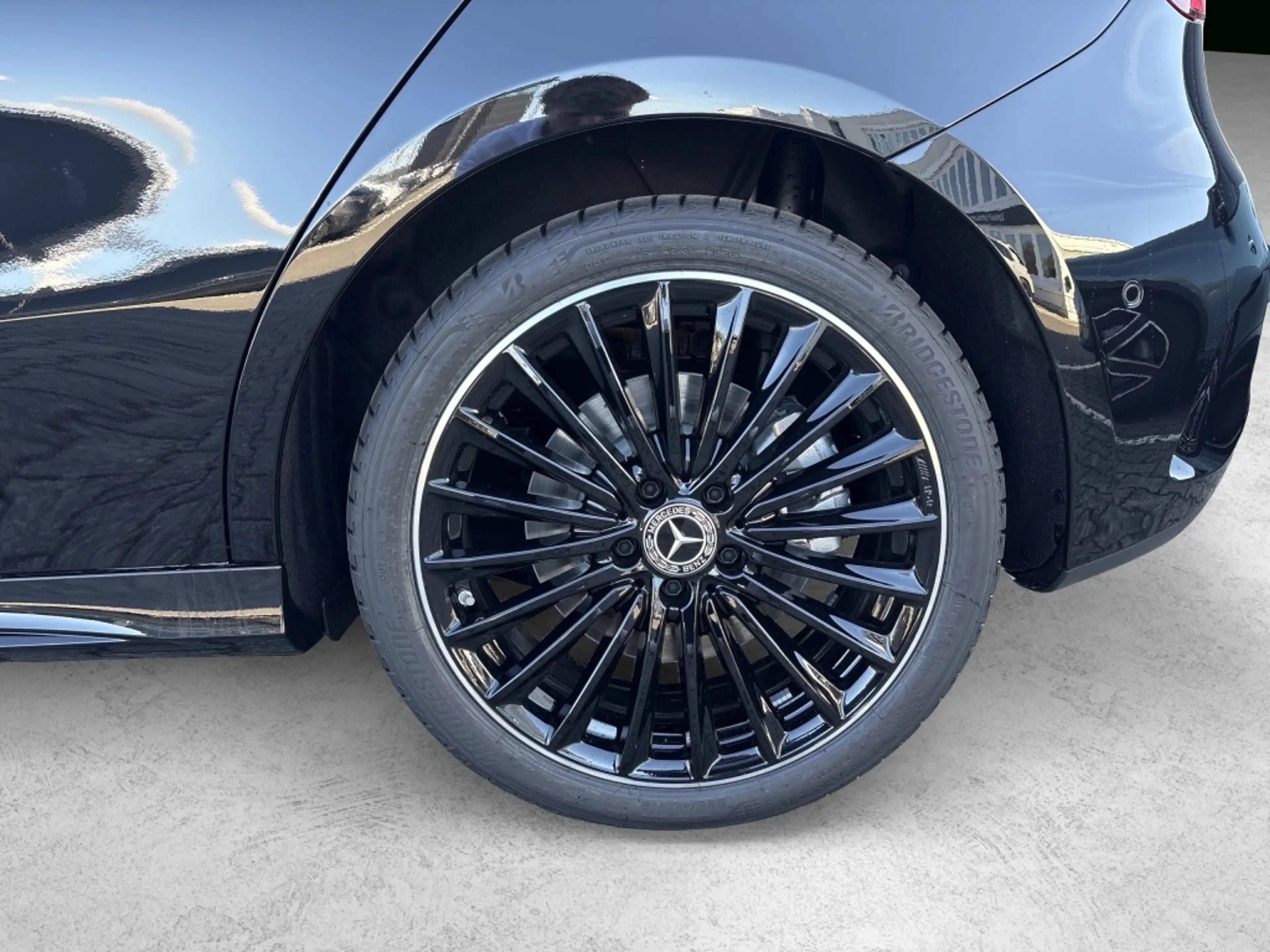 Mercedes-Benz A 250 e AMG-Edition Multibeam Sound 19" 11kW — photo 4