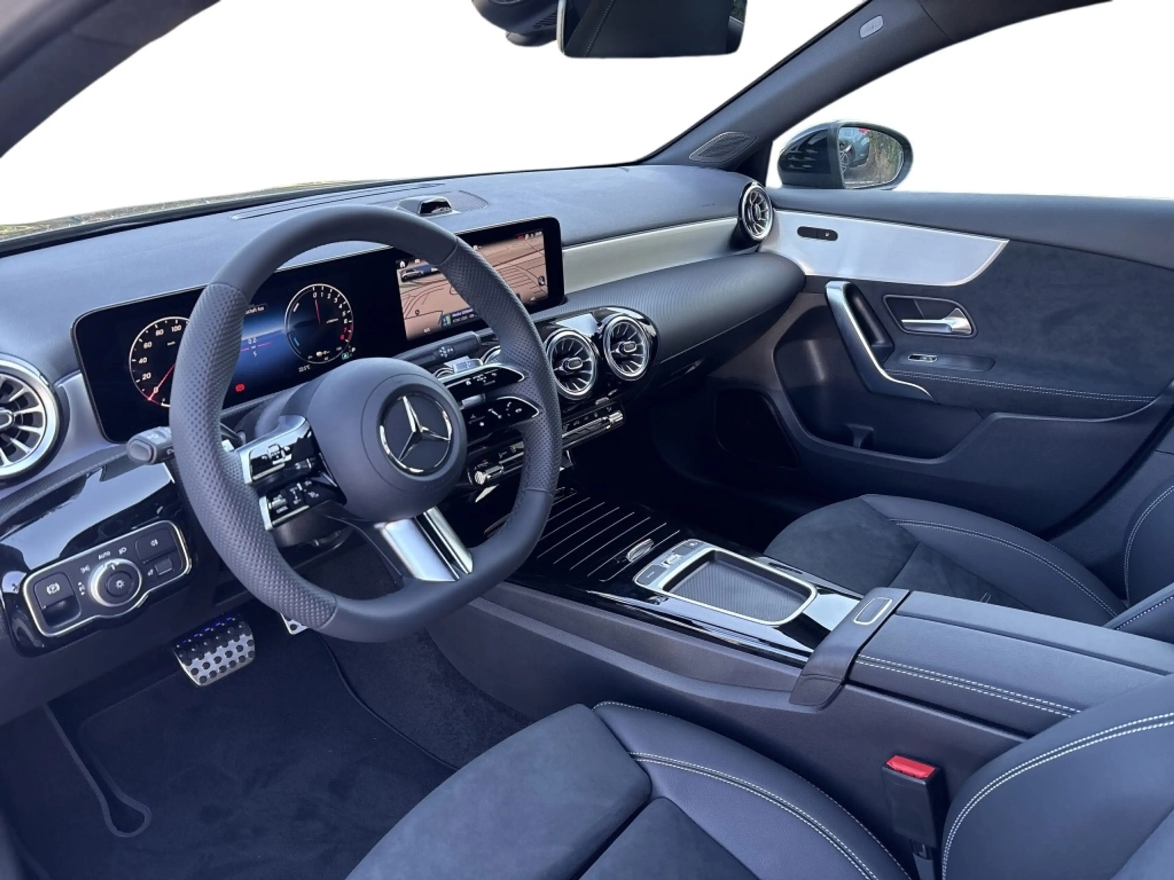 Mercedes-Benz A 250 e AMG-Edition Multibeam Sound 19" 11kW — photo 9