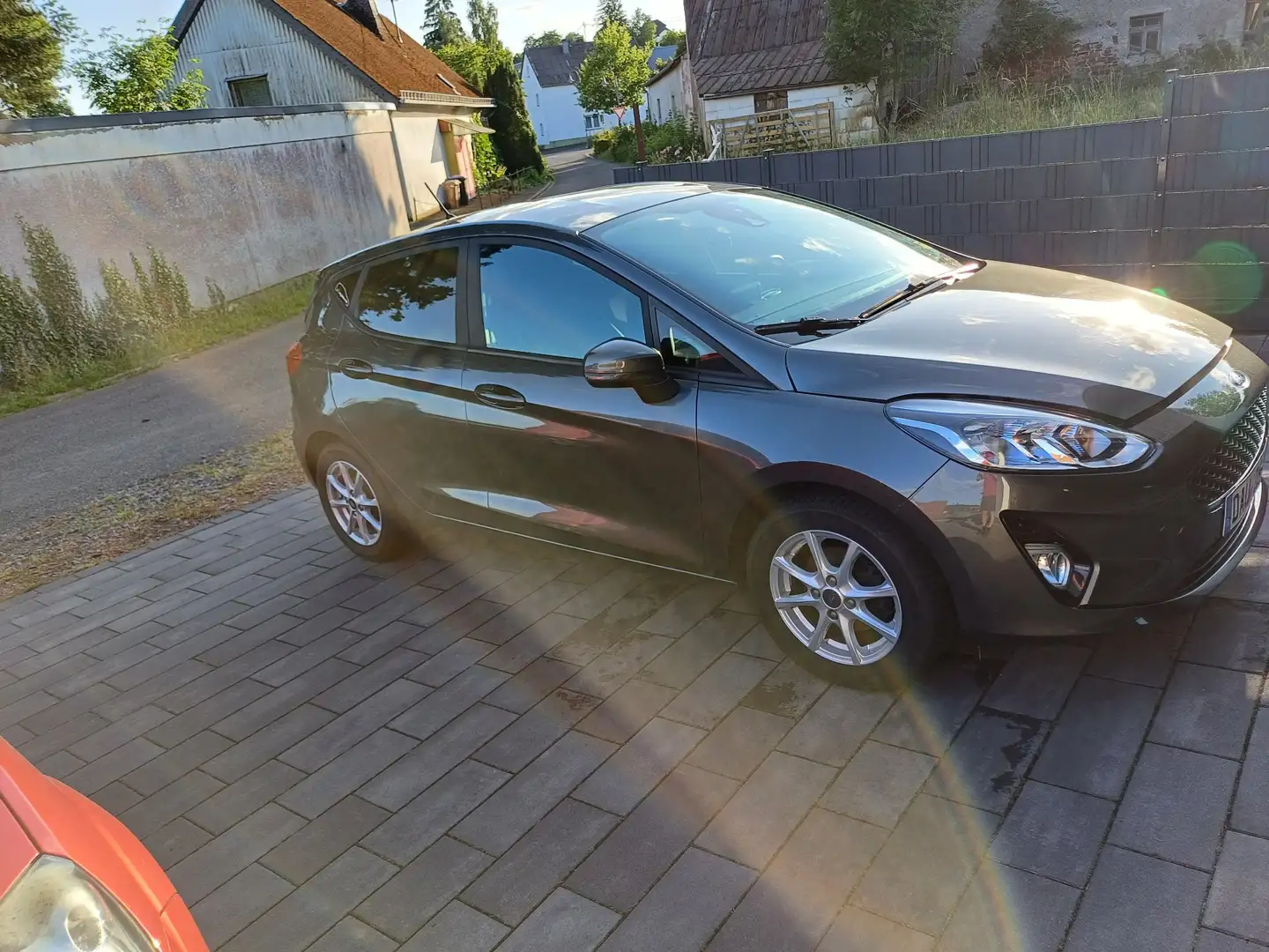 Ford Fiesta Cool & Connect Grau - 1