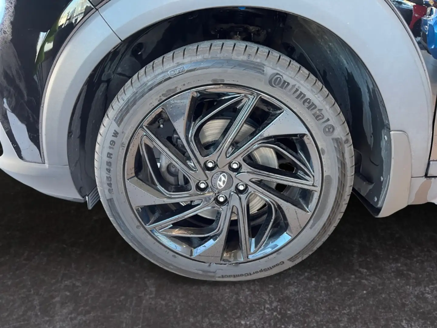 Hyundai TUCSON blue 1.6 CRDi 4WD DCT Premium *360*LED*19''* Schwarz - 2