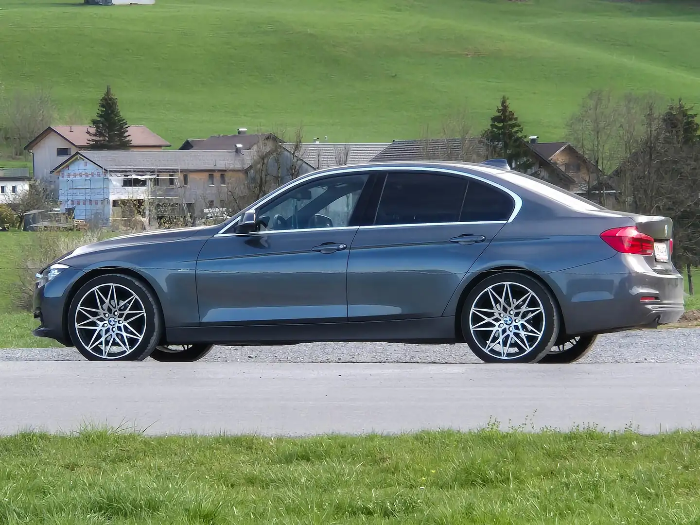 BMW 318 318d xDrive Sport Line Sport Line Grau - 1