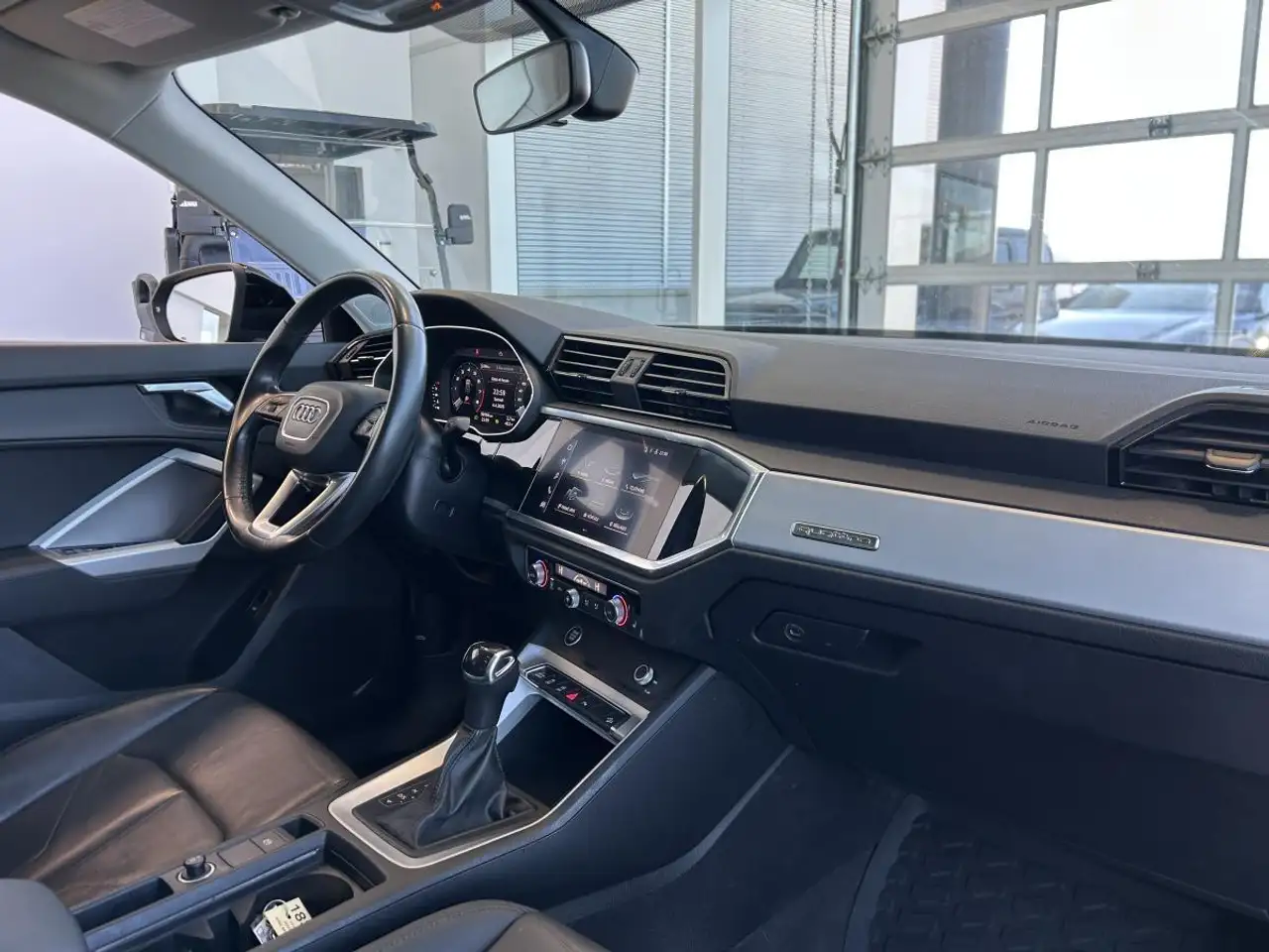 Audi Q3 снимка Audi Q3