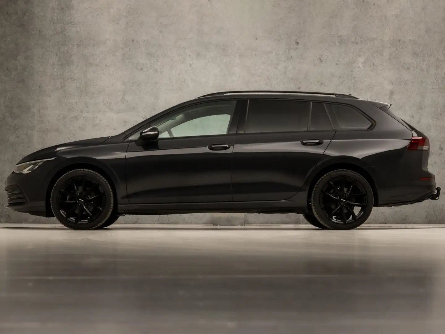 Volkswagen Golf Variant 1.0 TSI Premium (APPLE CARPLAY, GROOT NAVI, ADAPTI Grau - 2