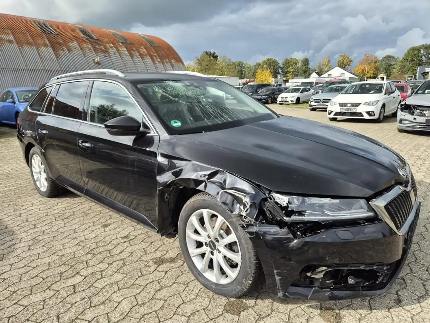 Skoda Superb Combi 2.0 TDI DSG 4x4 Style Schwarz - 1