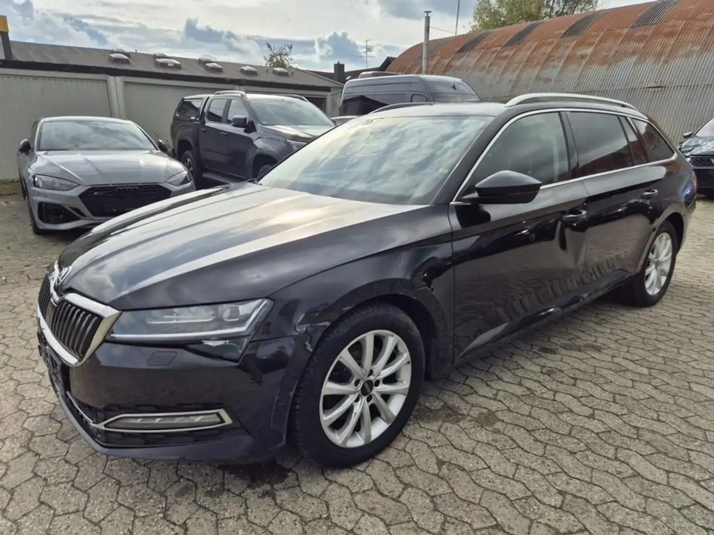Skoda Superb Combi 2.0 TDI DSG 4x4 Style Schwarz - 2