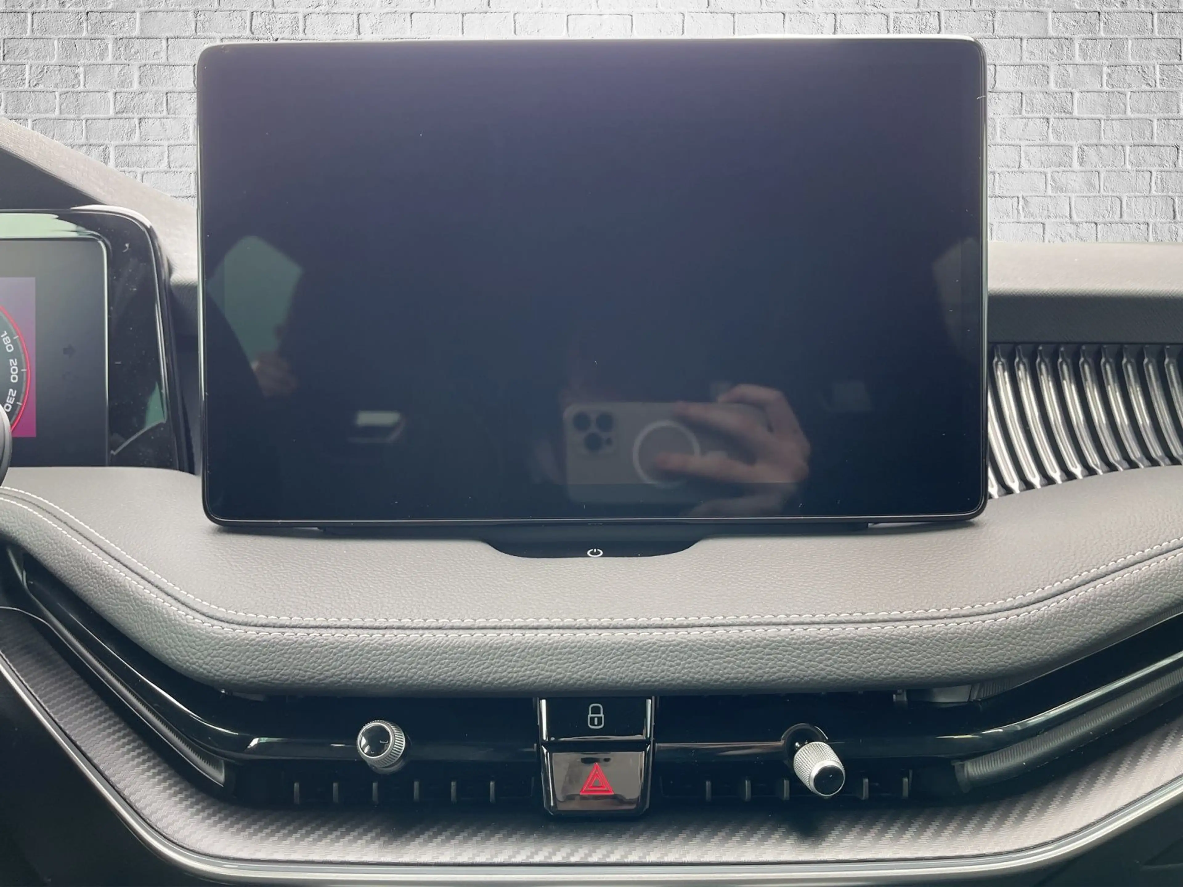 Skoda Superb Combi 2,0 TDI DSG 4x4 - Sportline — photo 15