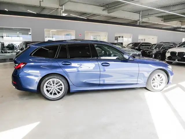 BMW 3 Series view 4