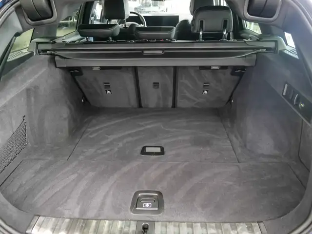 BMW 3 Series view 14